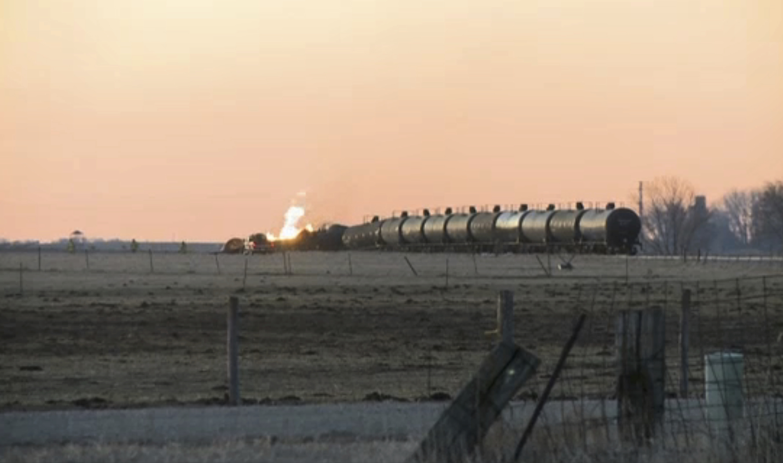3 tank cars remain in Iowa creek after fiery derailment