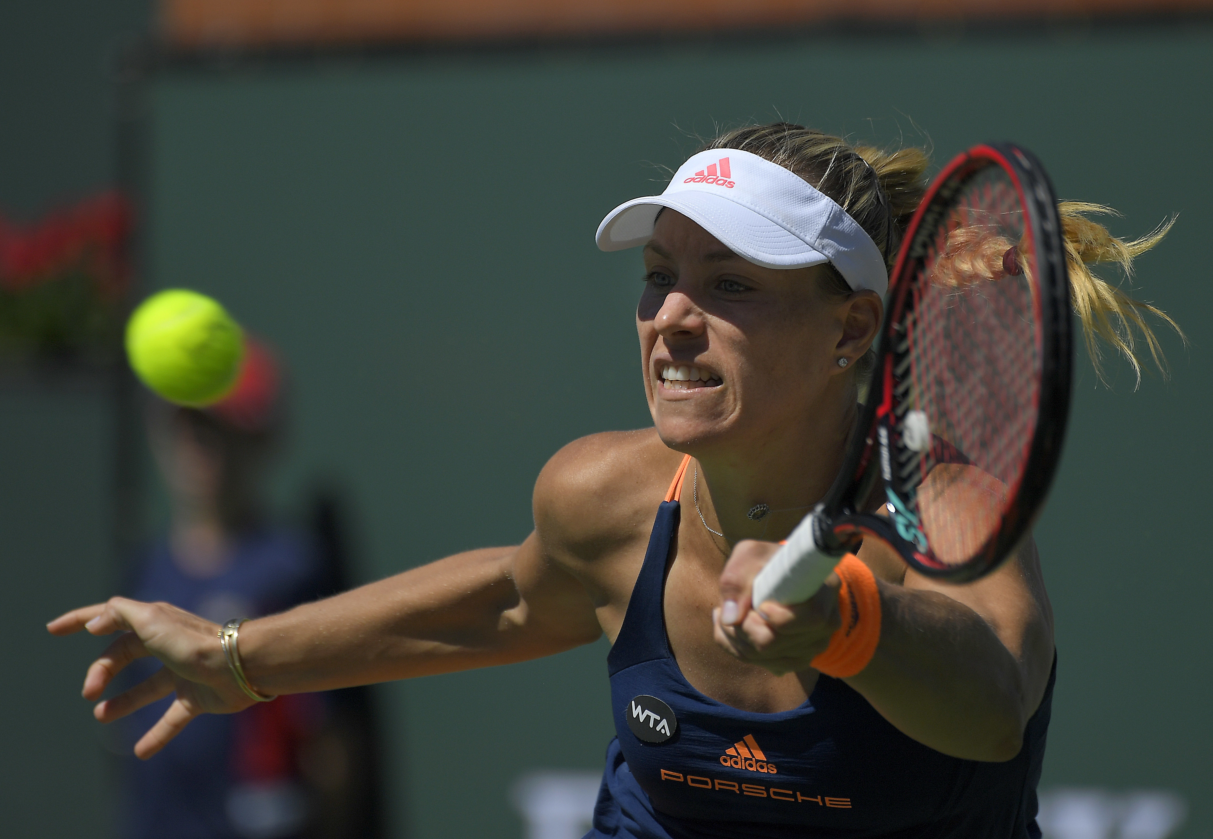 Kerber survives 3-set marathon at hot Indian Wells