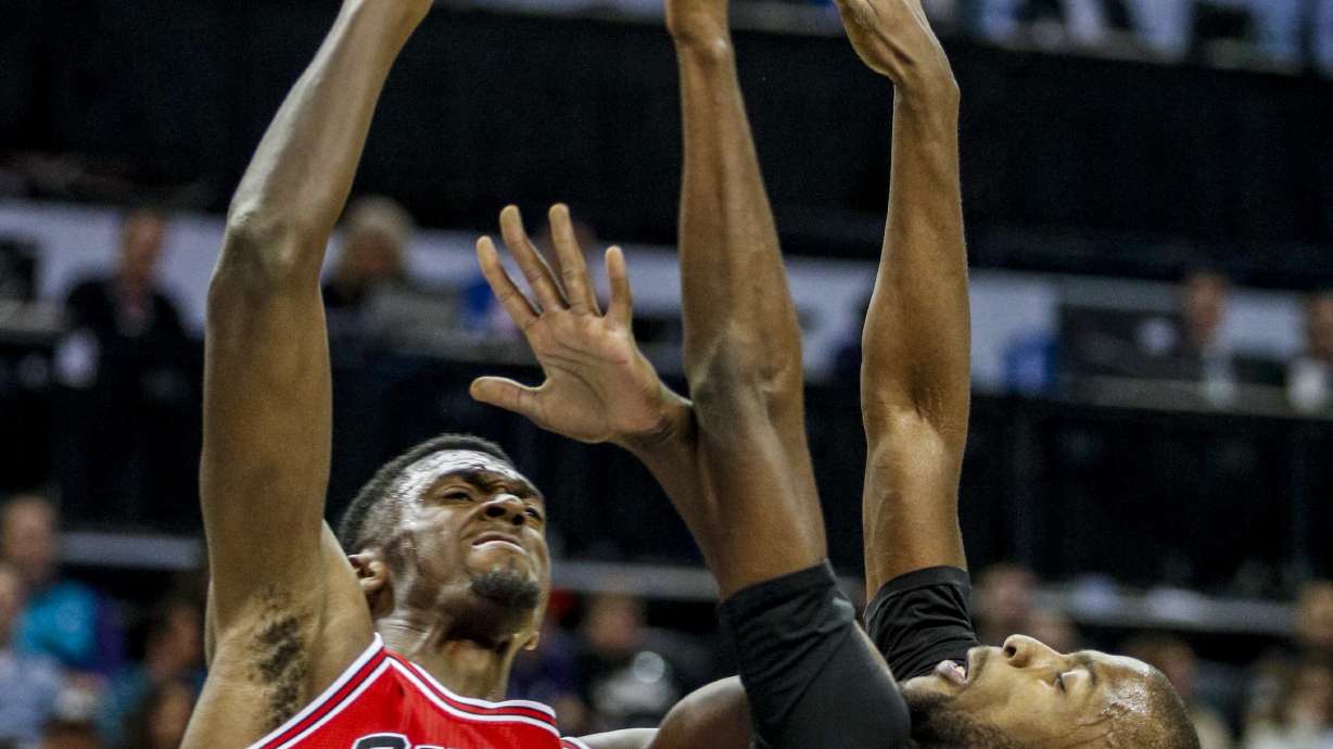 Rondo provides spark as starter, Bulls top Hornets 115-109