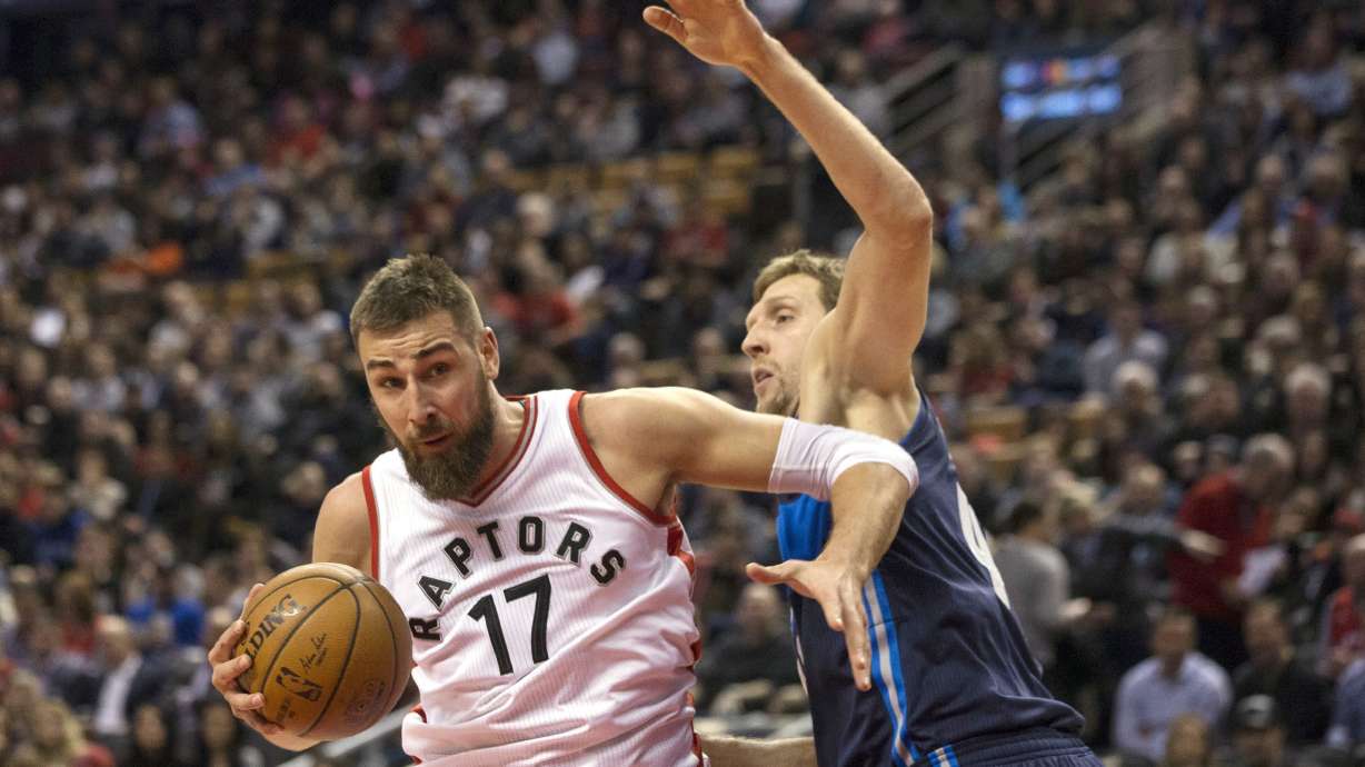 DeRozan scores 25 as Raptors beat Mavericks 100-78