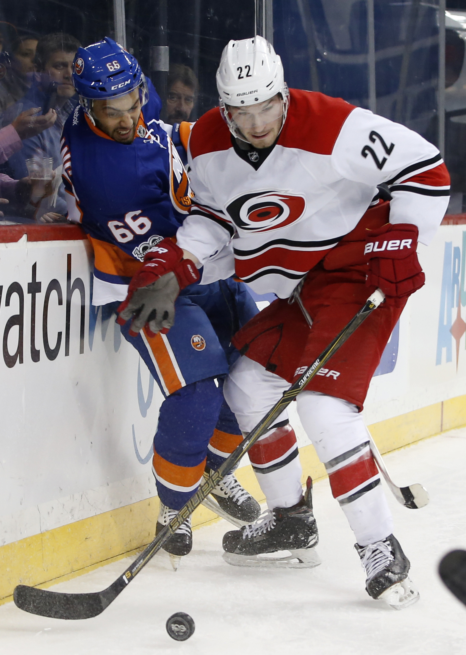 Hurricanes spoil Isles' homecoming with 8-4 win