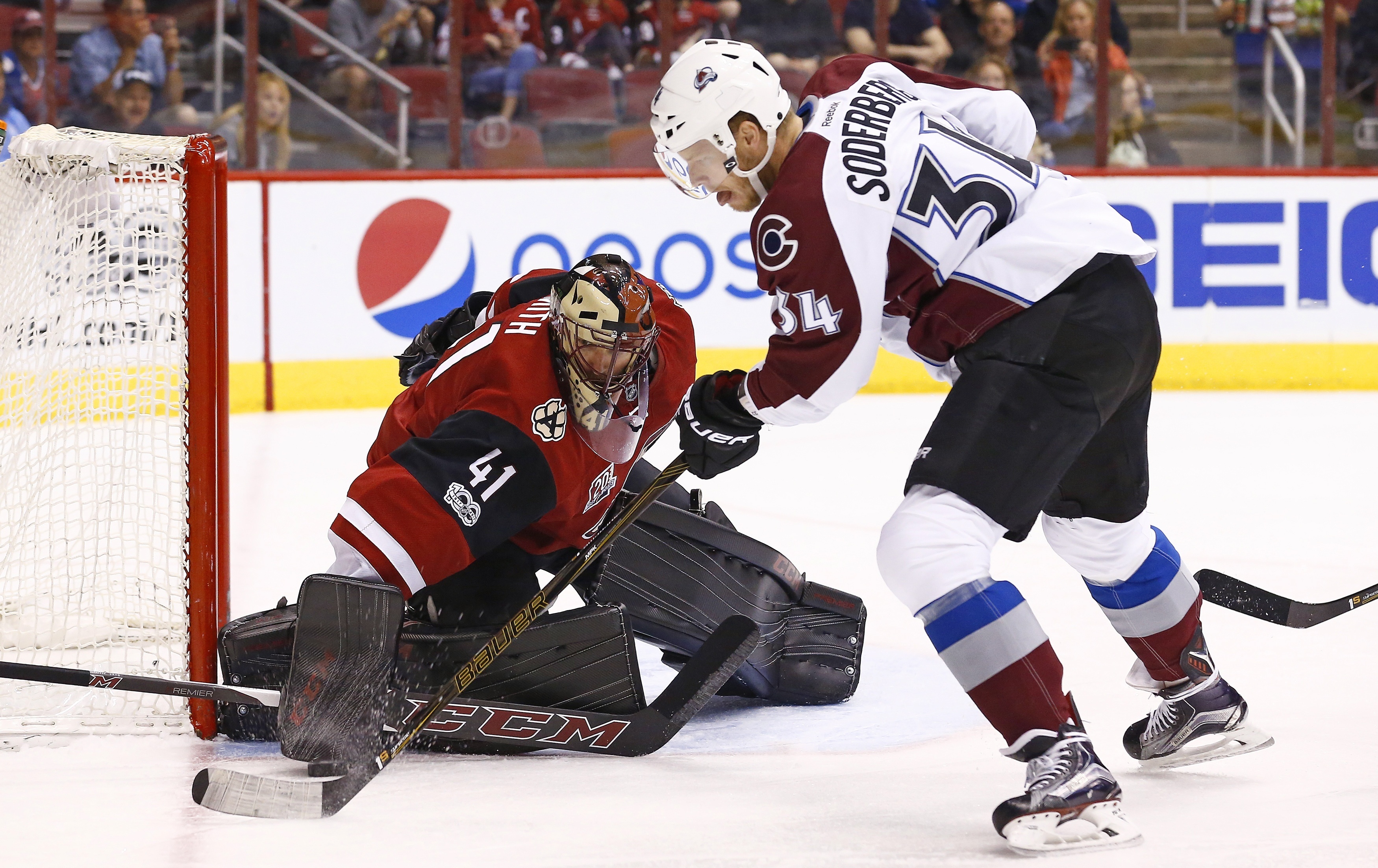 Smith sets Coyotes' shutout record in win over Avalanche