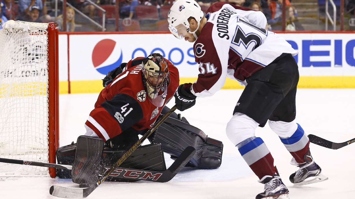 Smith sets Coyotes' shutout record in win over Avalanche
