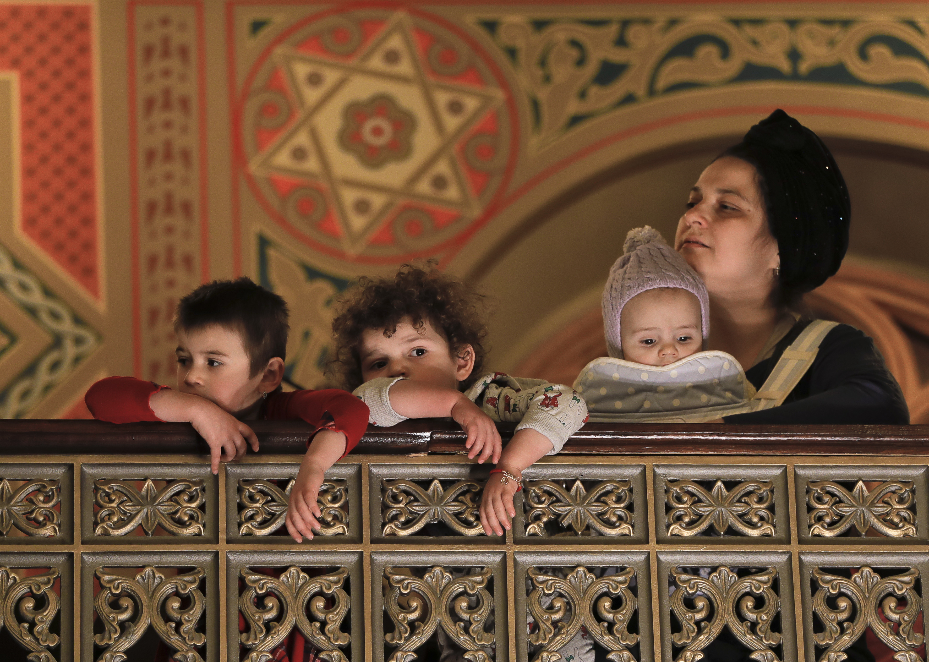 AP PHOTOS: Romania's small Jewish community celebrates Purim