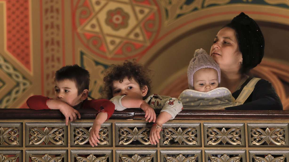 AP PHOTOS: Romania's small Jewish community celebrates Purim
