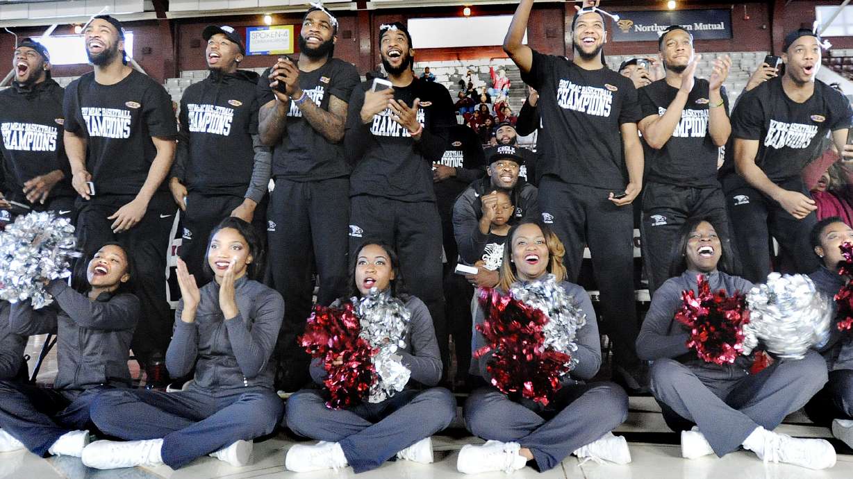 Play-in doubleheader shows range of NCAA Tournament teams