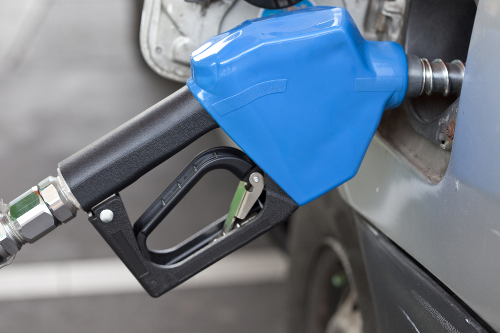 Average US gas price drops 3 cents to $2.51 for regular
