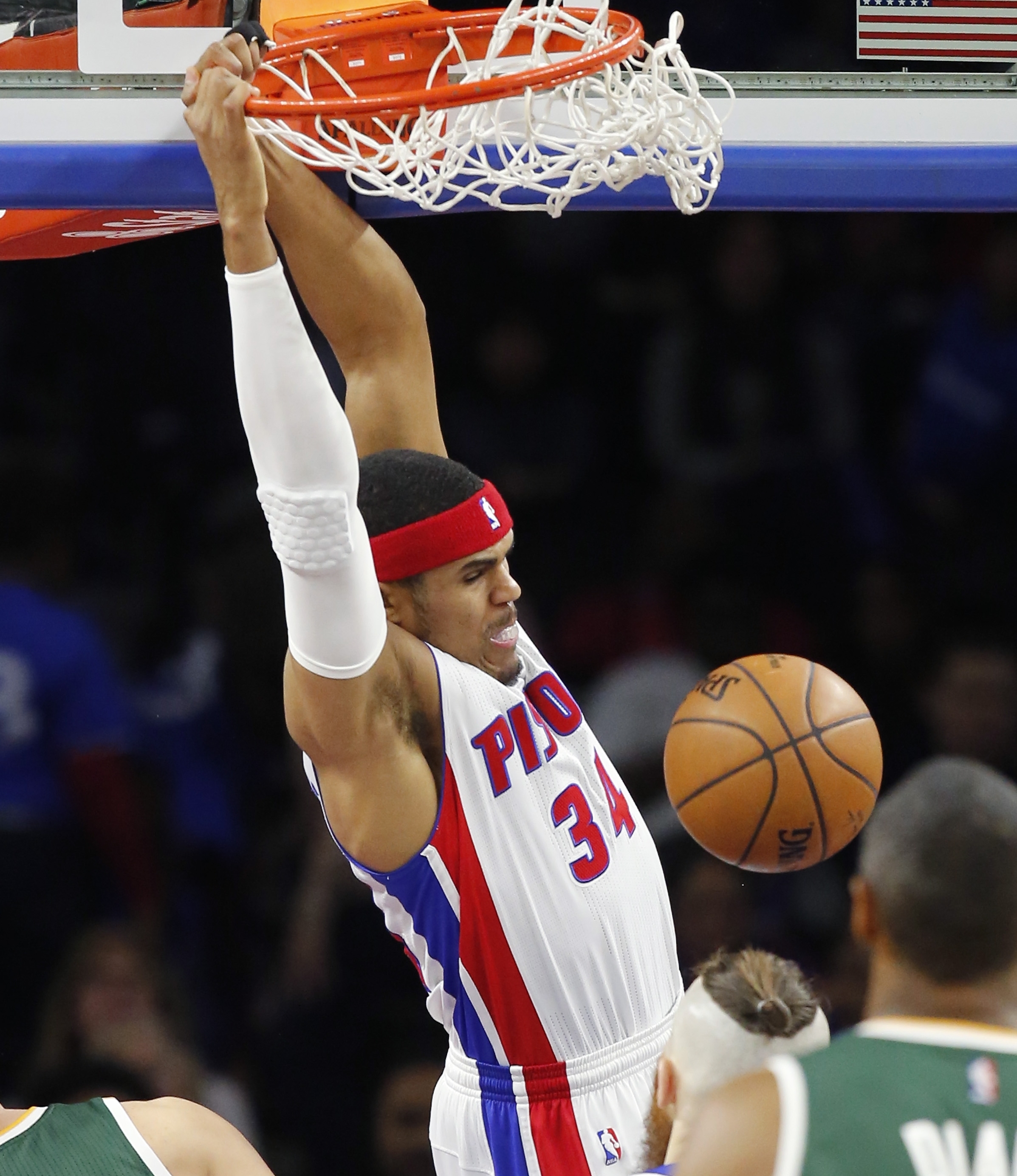 Hayward leads Jazz past Pistons 97-83