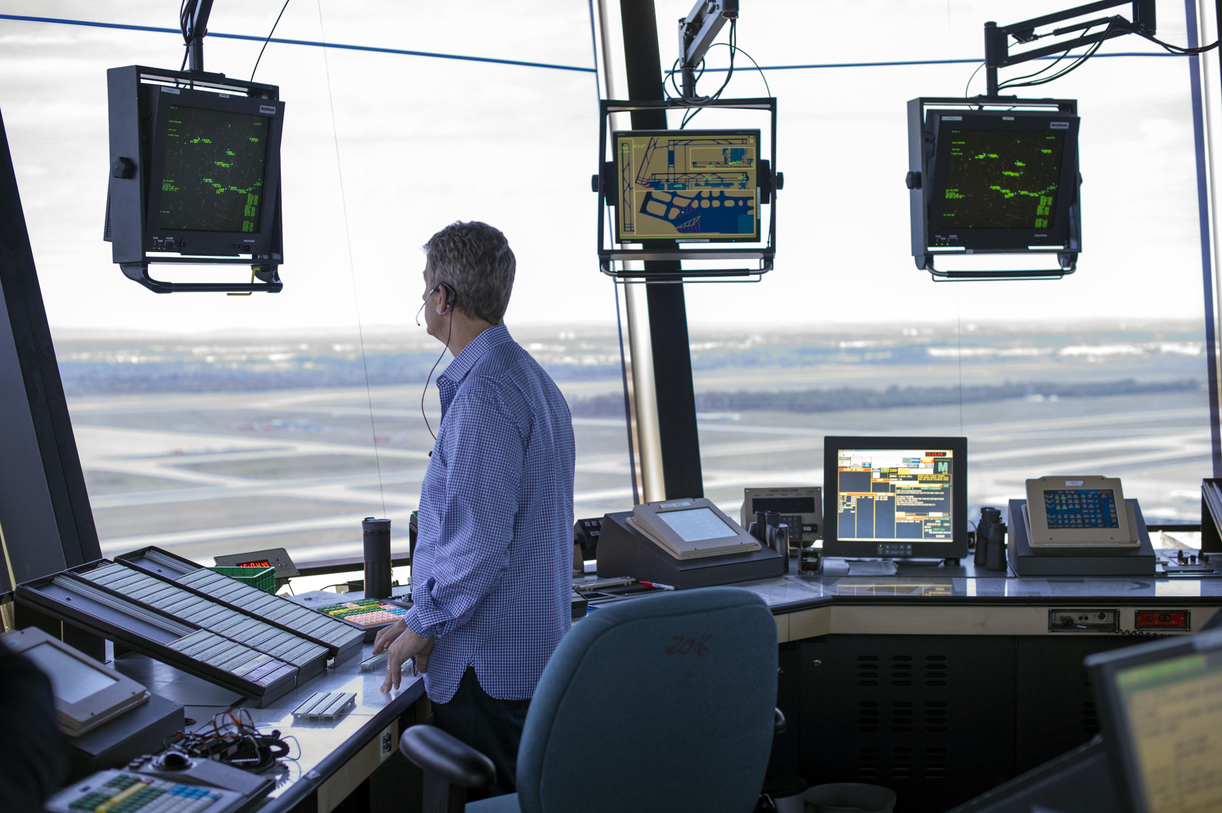 Trump calls for privatizing air traffic control operations
