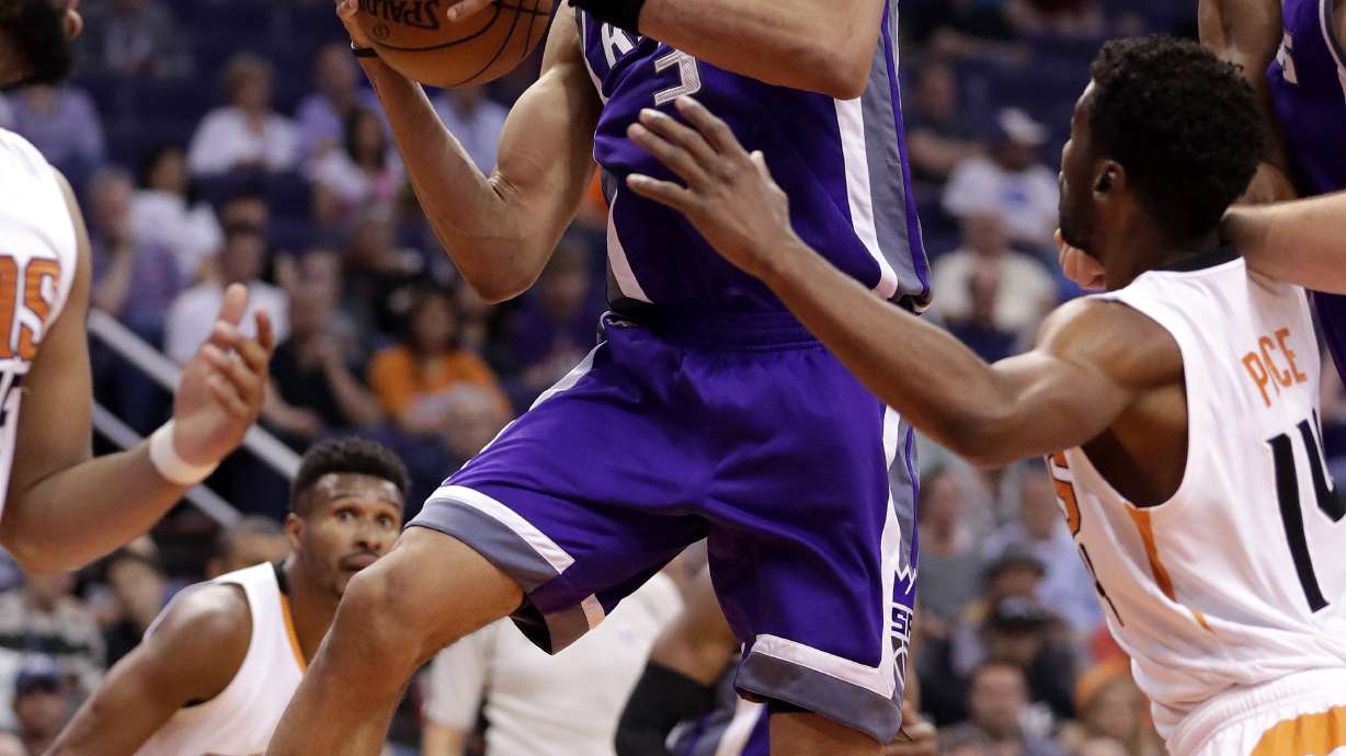 Labissiere scores career-high 32, Kings beat Suns 107-101