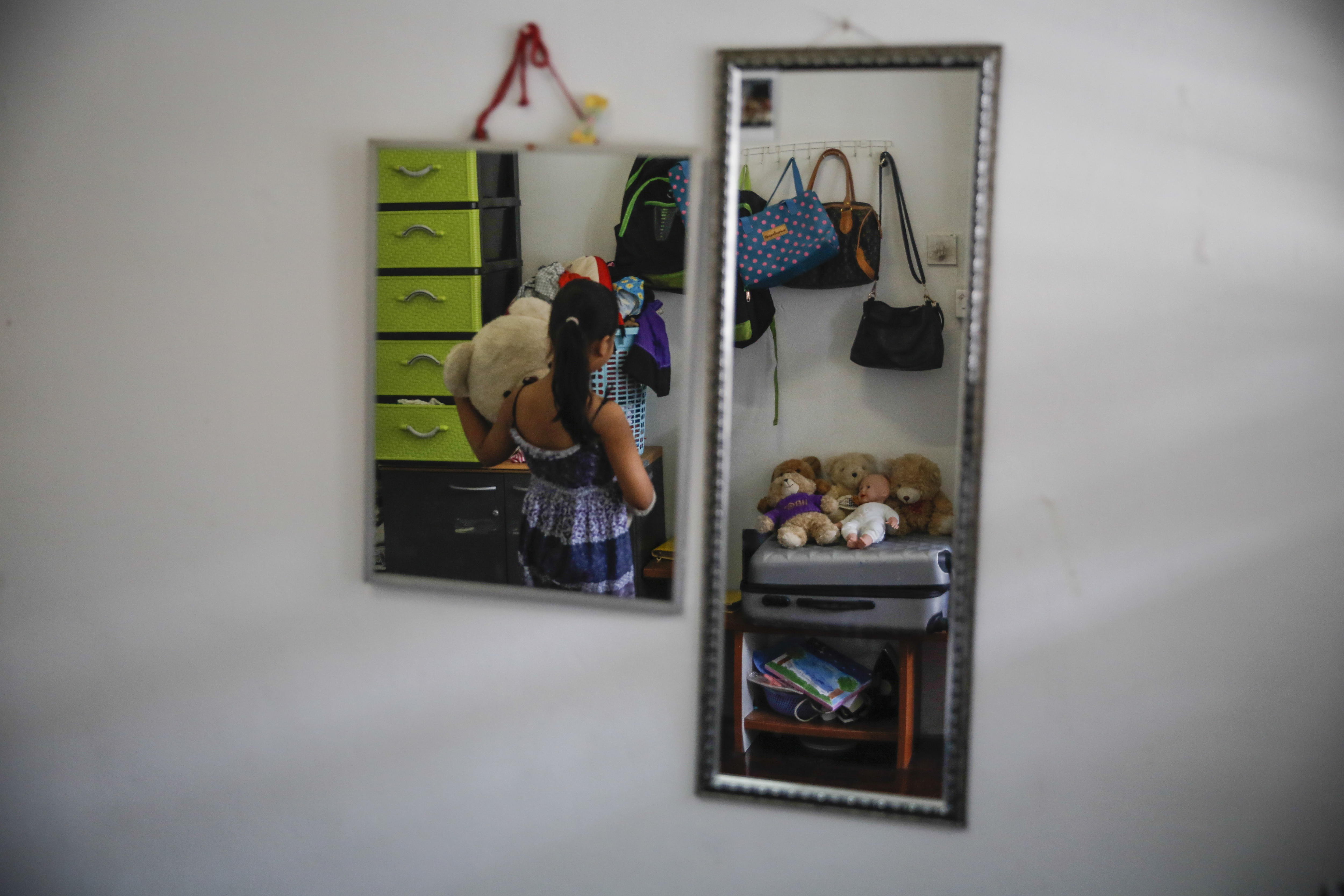 AP PHOTOS: Refugees and their most precious possessions