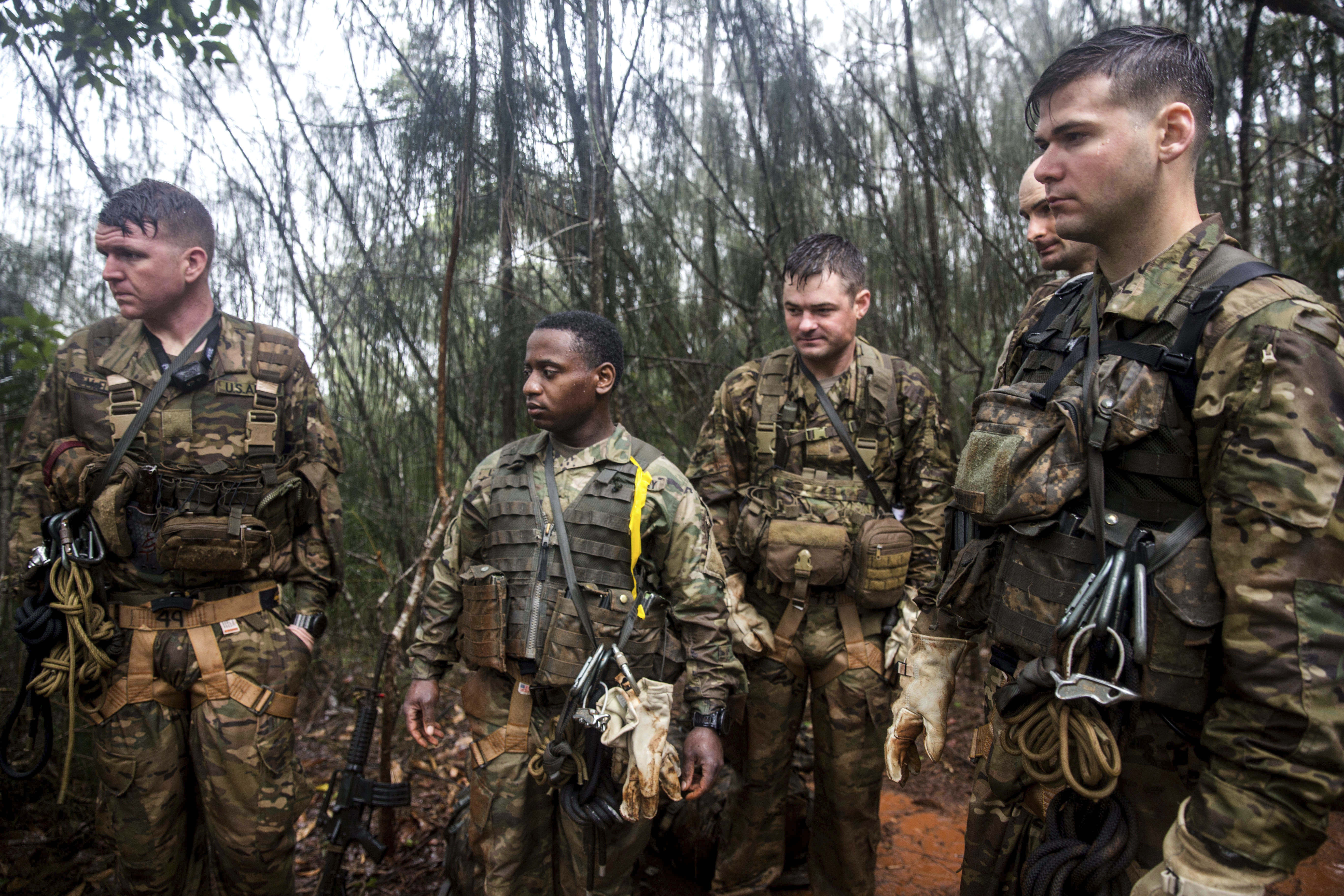 US soldiers train for jungle warfare in Hawaii rainforest