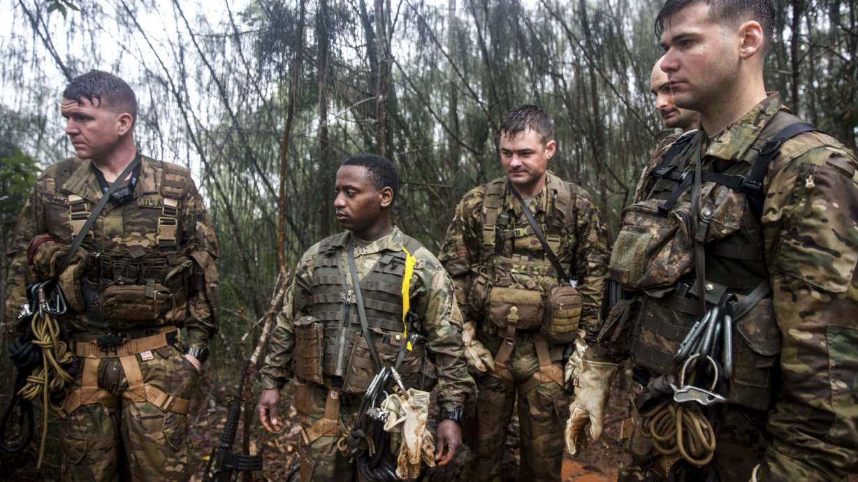 US soldiers train for jungle warfare in Hawaii rainforest