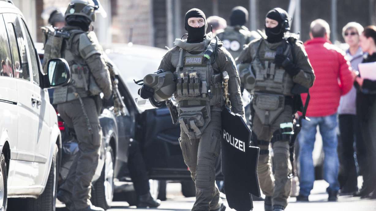 German bank robbery, hostage-taking ends without bloodshed