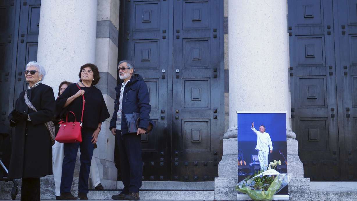 Angel Parra, exiled Chilean singer, interred in Paris