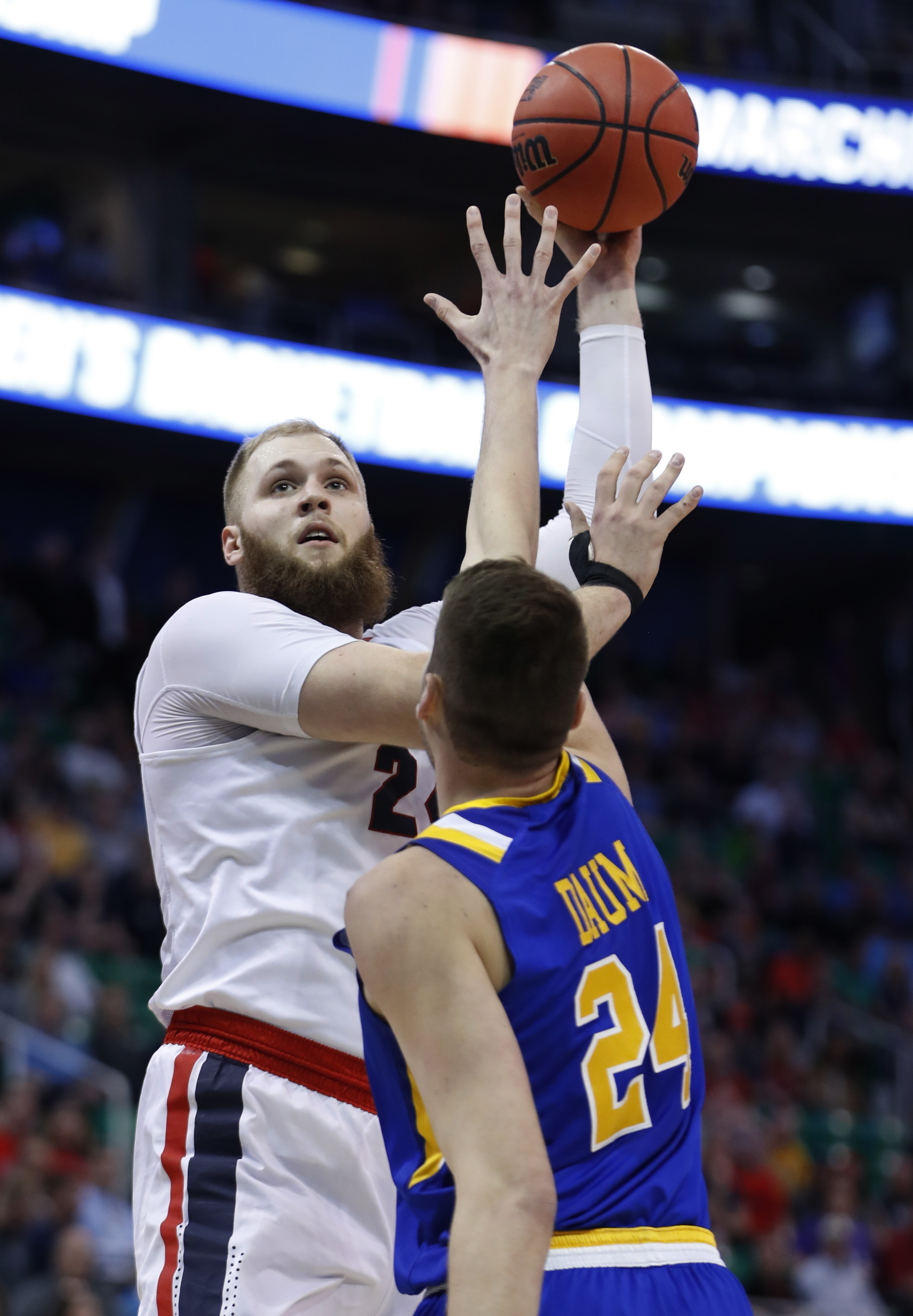 Mathews helps Zags slowly pull away for 66-46 win over SD St