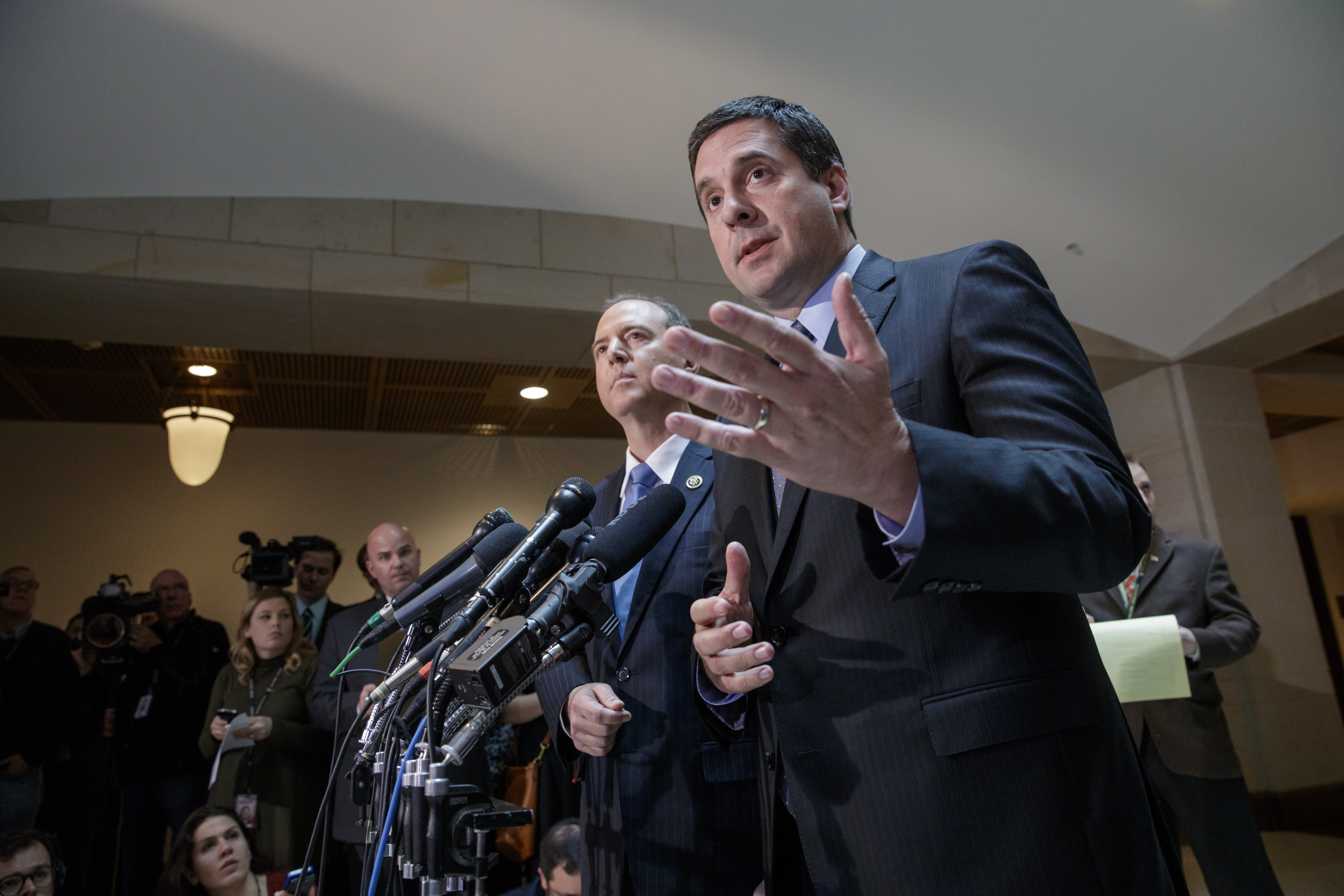 White House resists GOP pressure, stands by wiretap claim