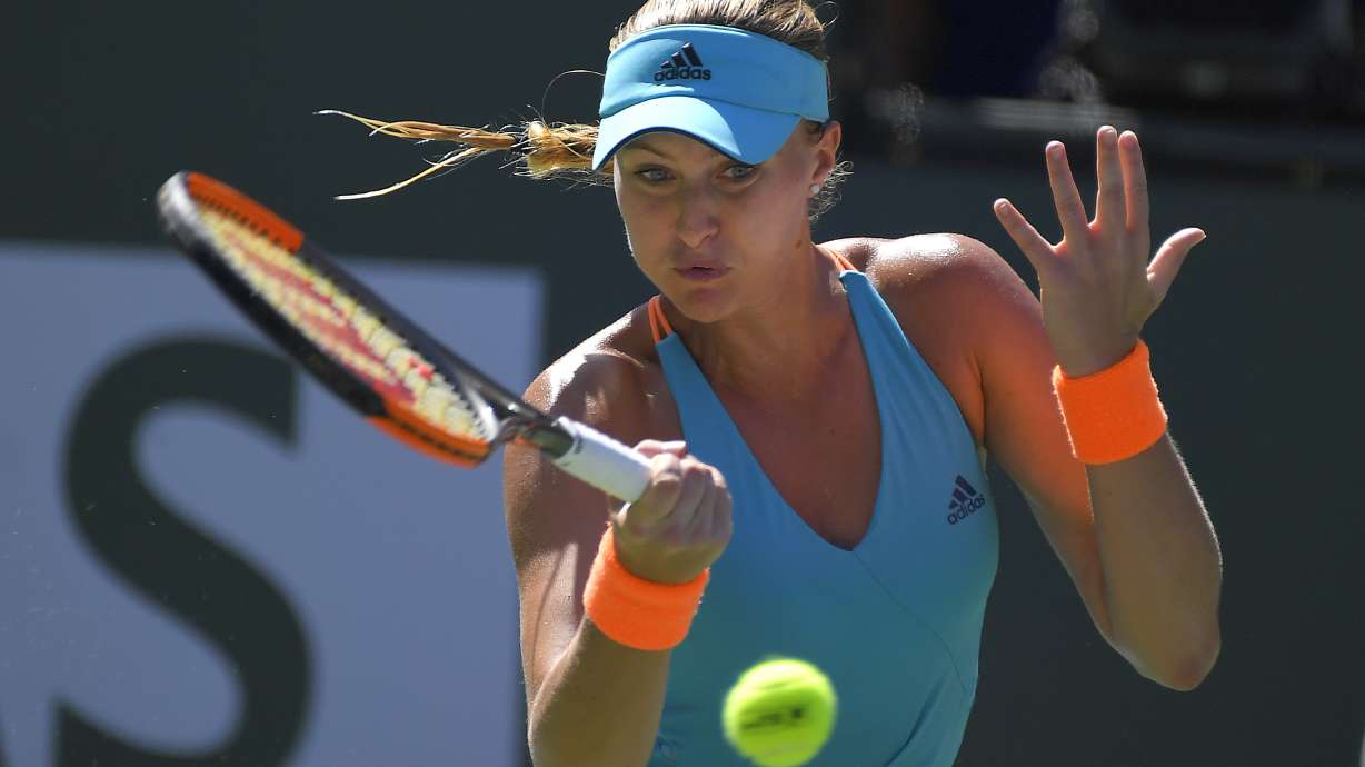 Vesnina beats Venus Williams in 3 sets at Indian Wells