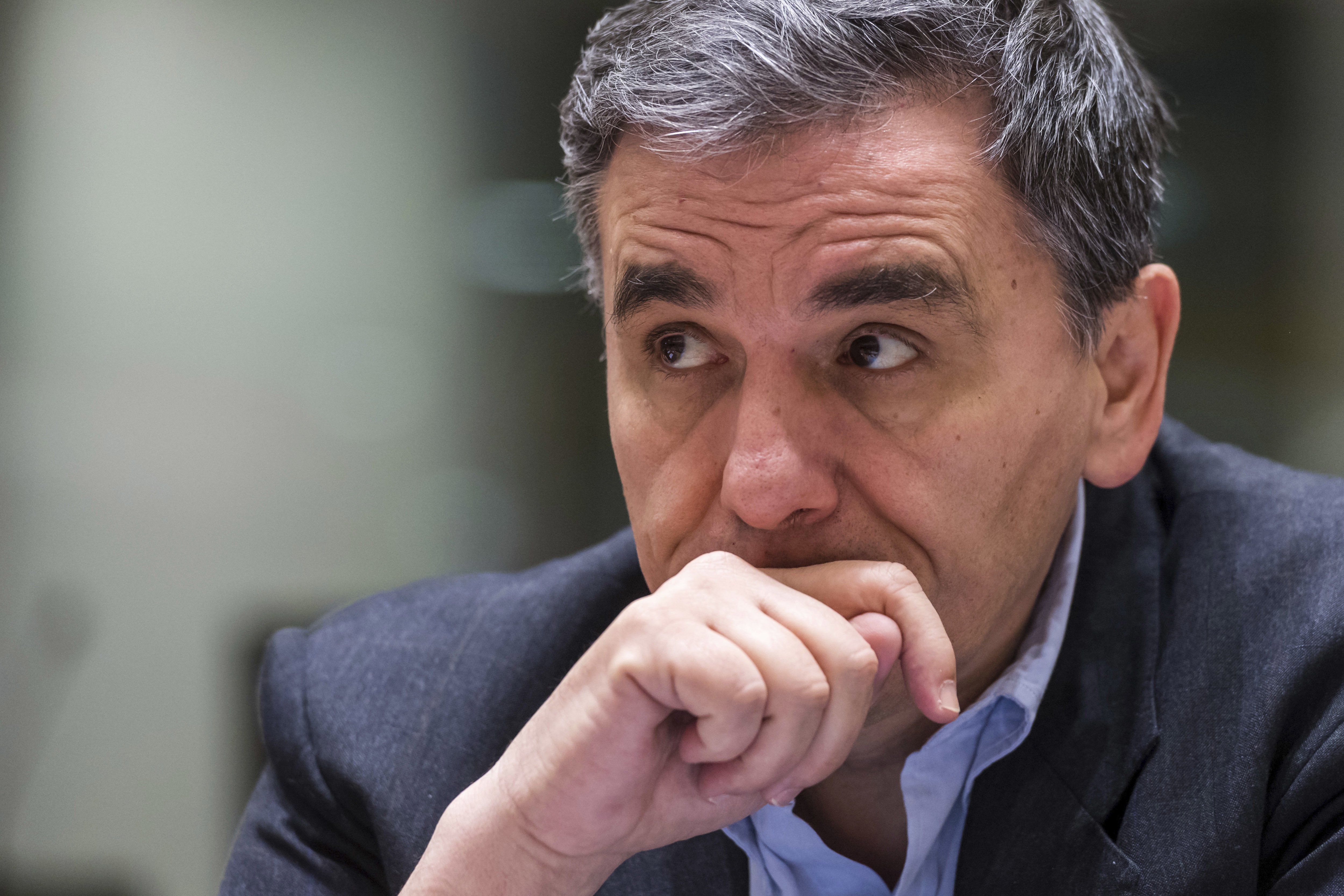 Greek finance chief dreams of drinks with Scarlett Johansson