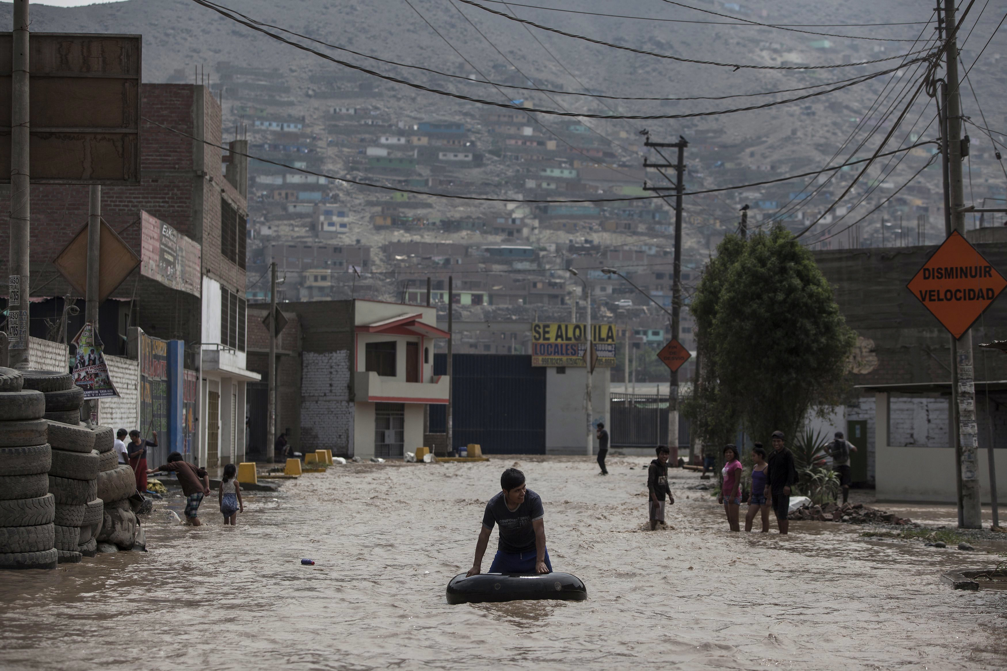 Dozen die in new round of flooding in Peru
