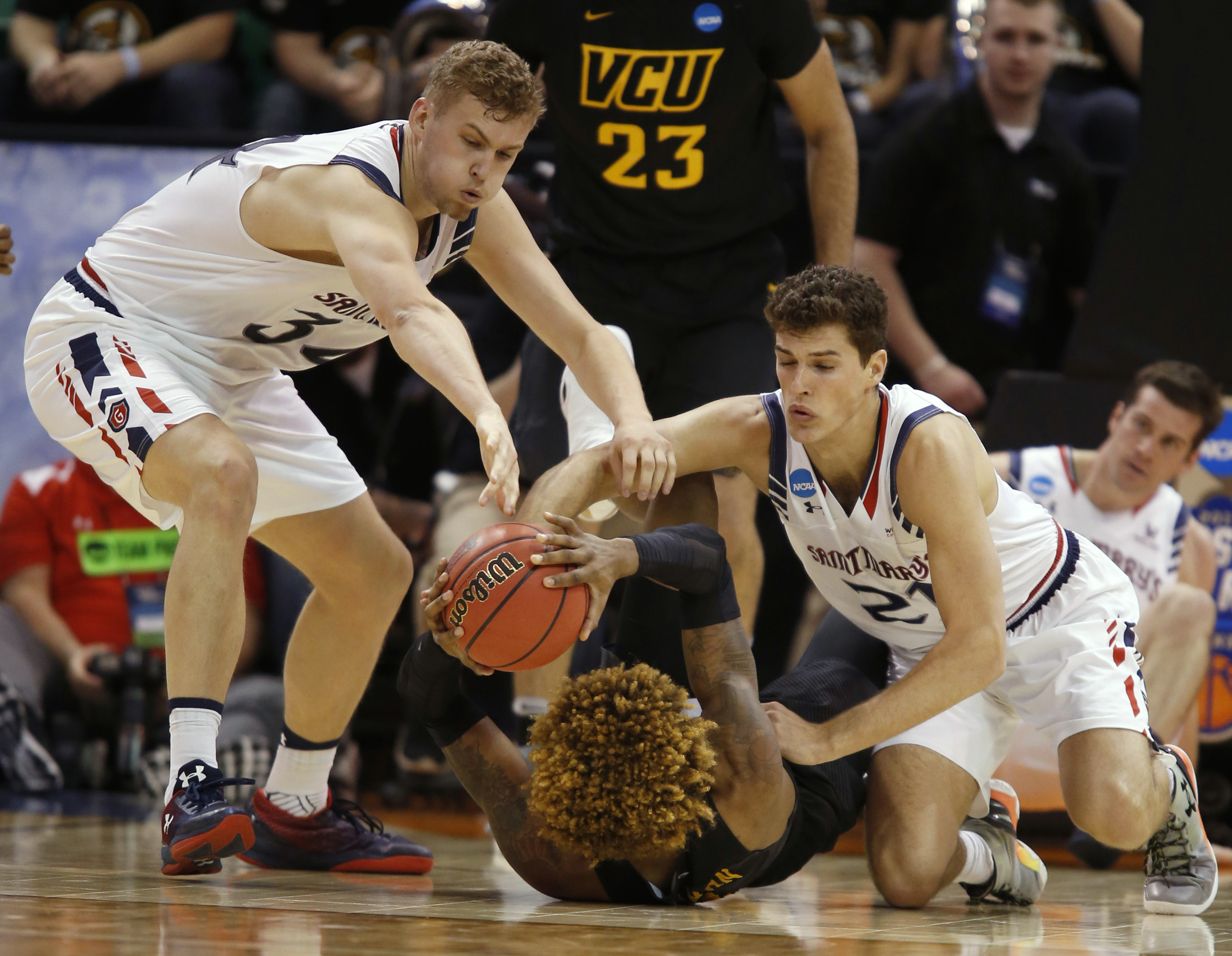 Landale records double-double, Saint Mary's beats VCU 85-77