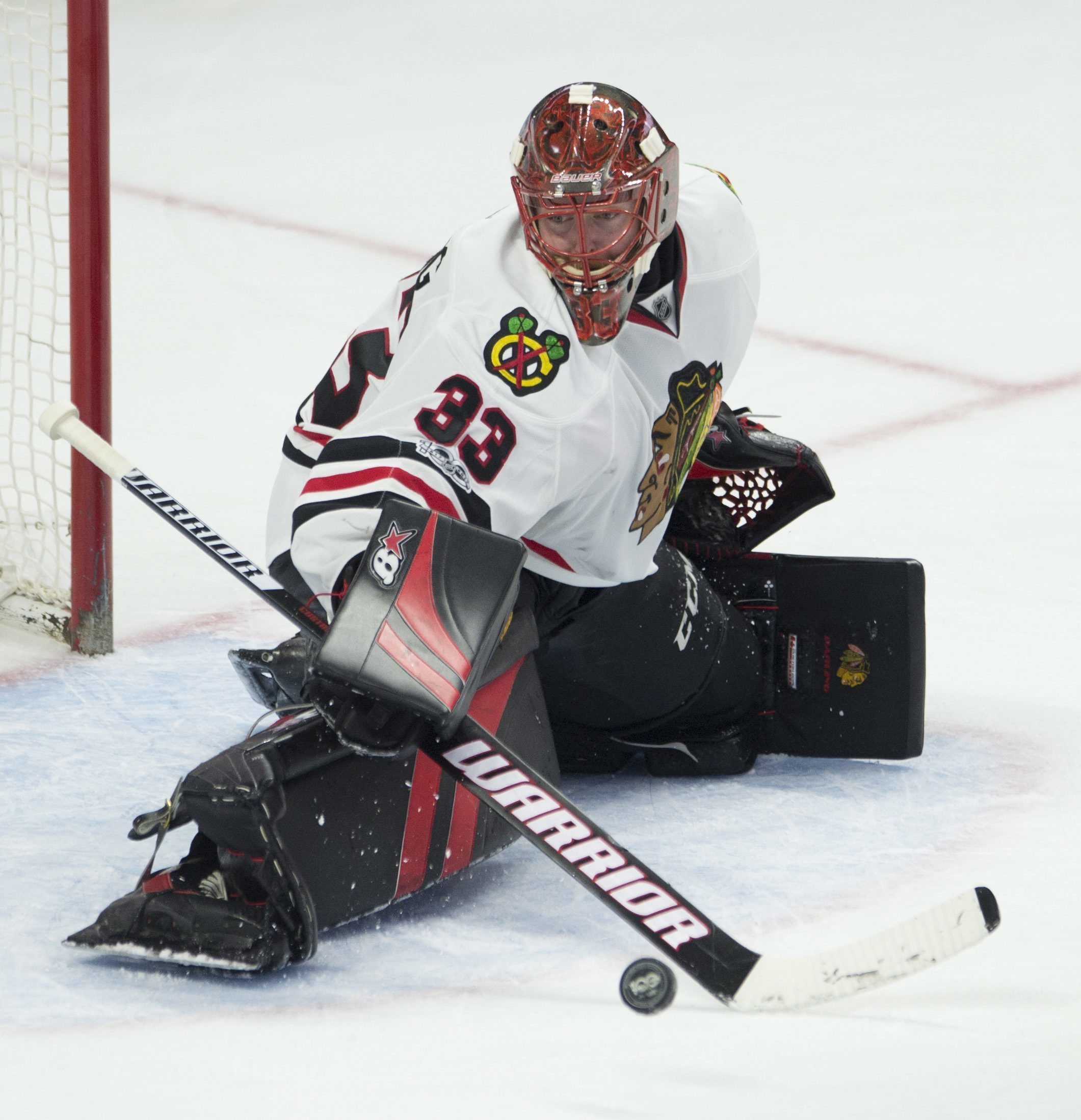 Panik's late power-play goal lifts Blackhawks past Senators