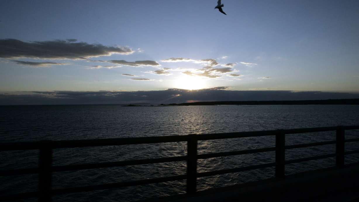 Republicans join Democrats against Trump's Great Lakes cuts