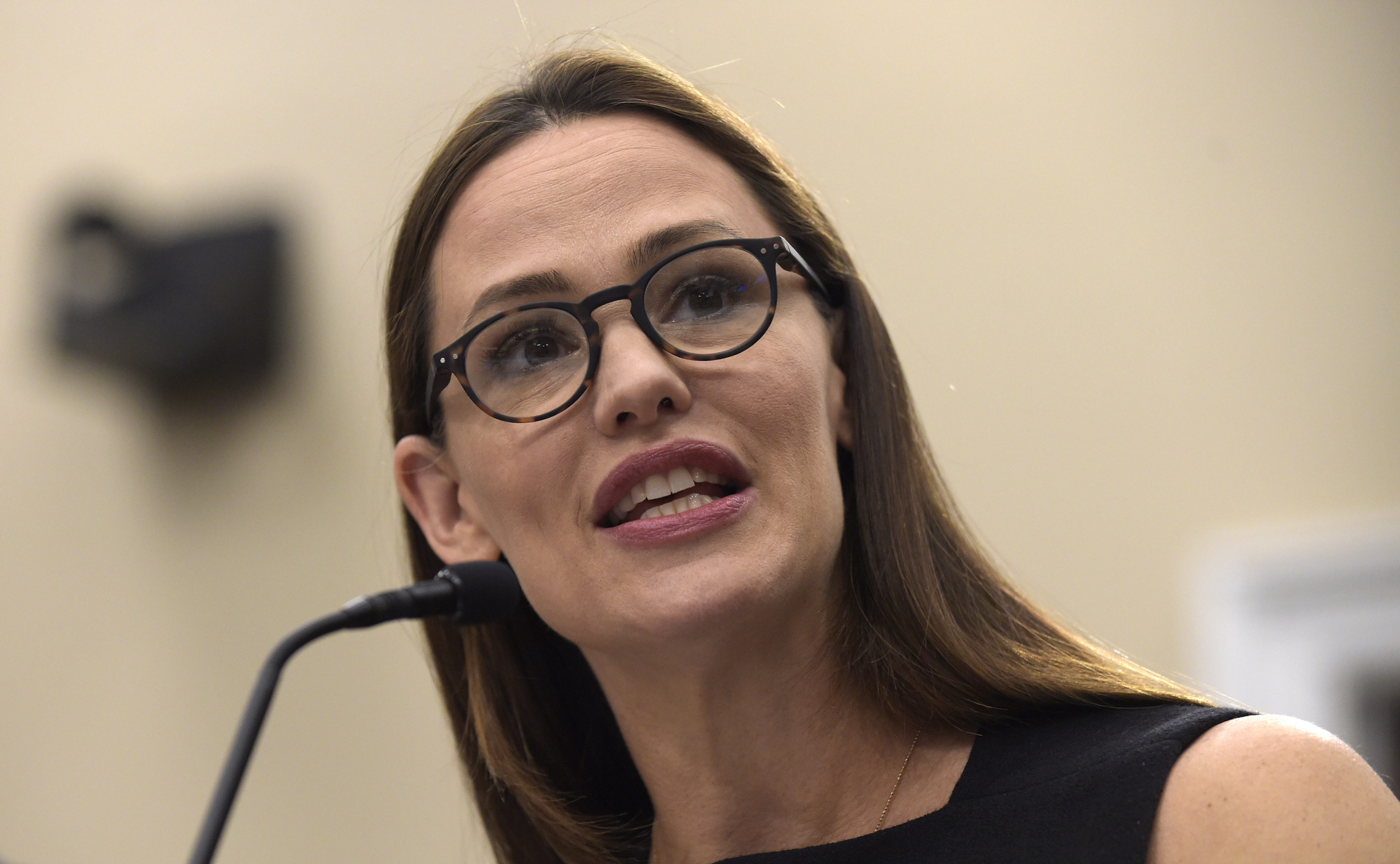 Jennifer Garner calls for Congress to boost education funds