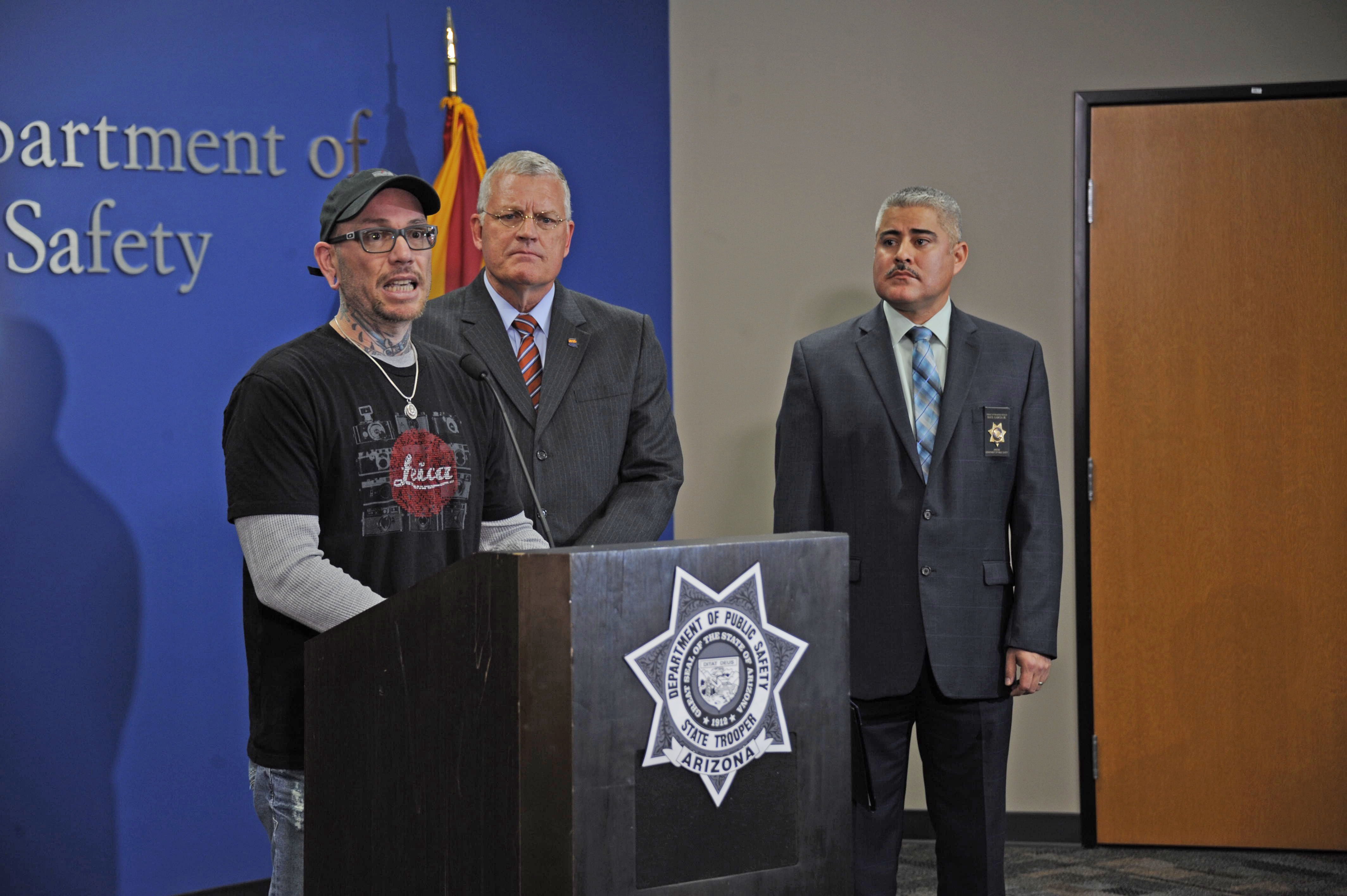 Good Samaritan with a gun saves wounded cop