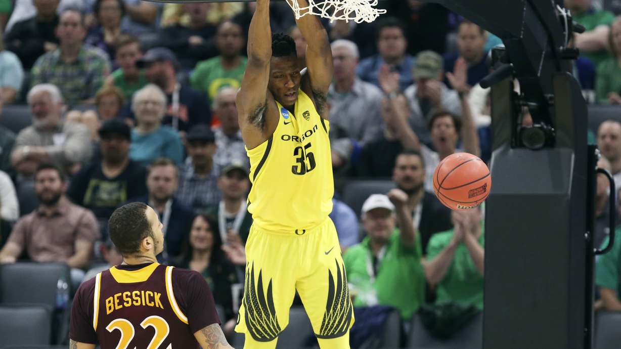 After loss of star Boucher, Oregon shows it has NCAA depth