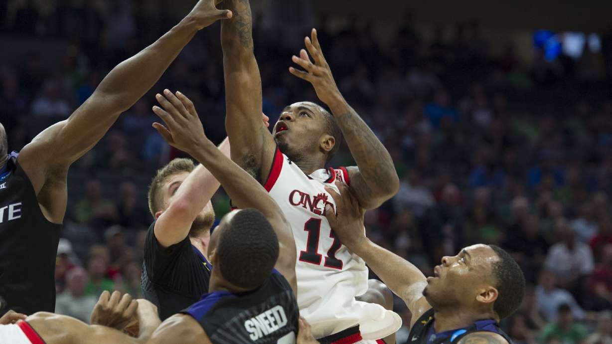Cincinnati beats Kansas State 75-61 in South Region