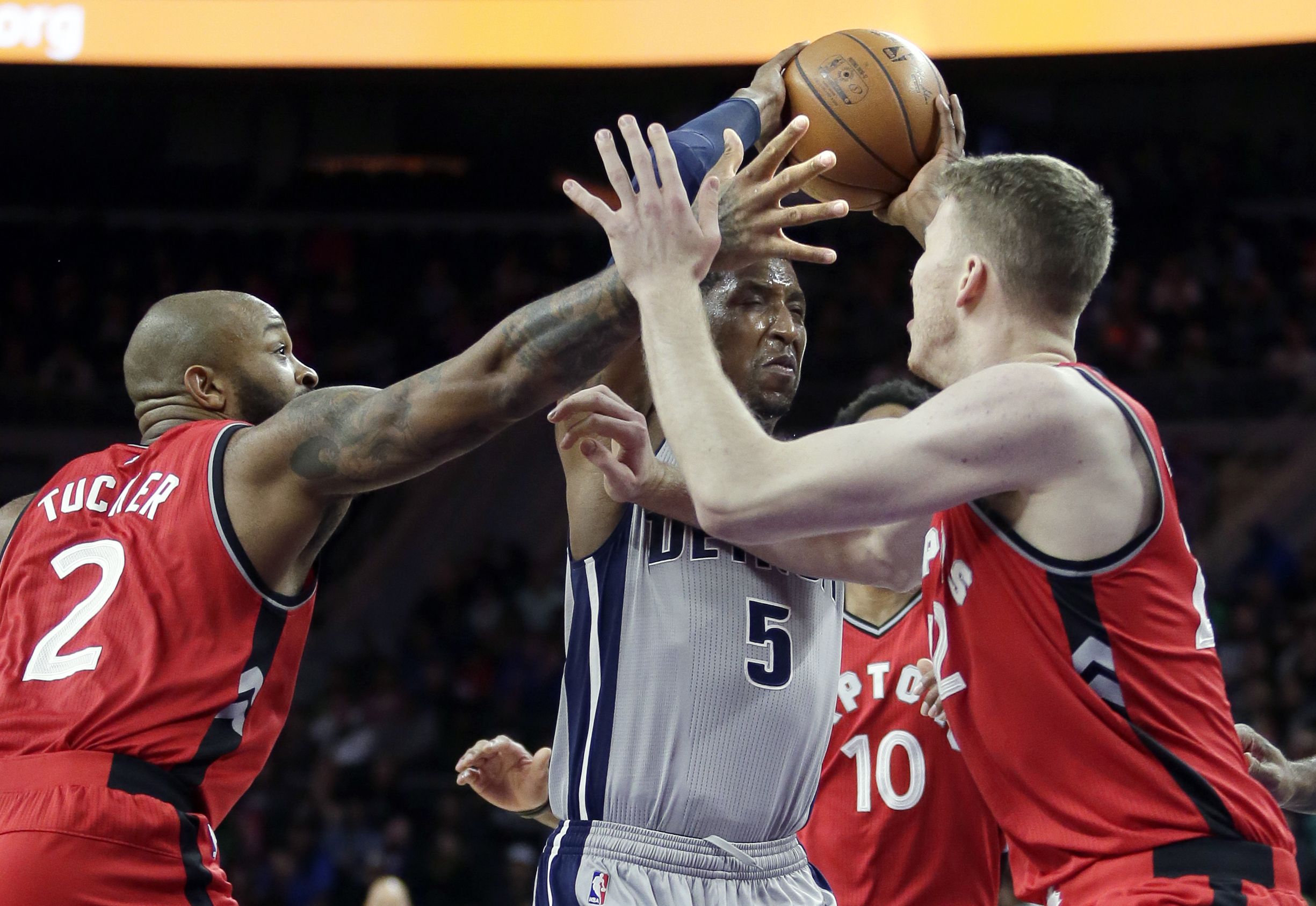 Big fourth quarter lifts Raptors past Pistons 87-75
