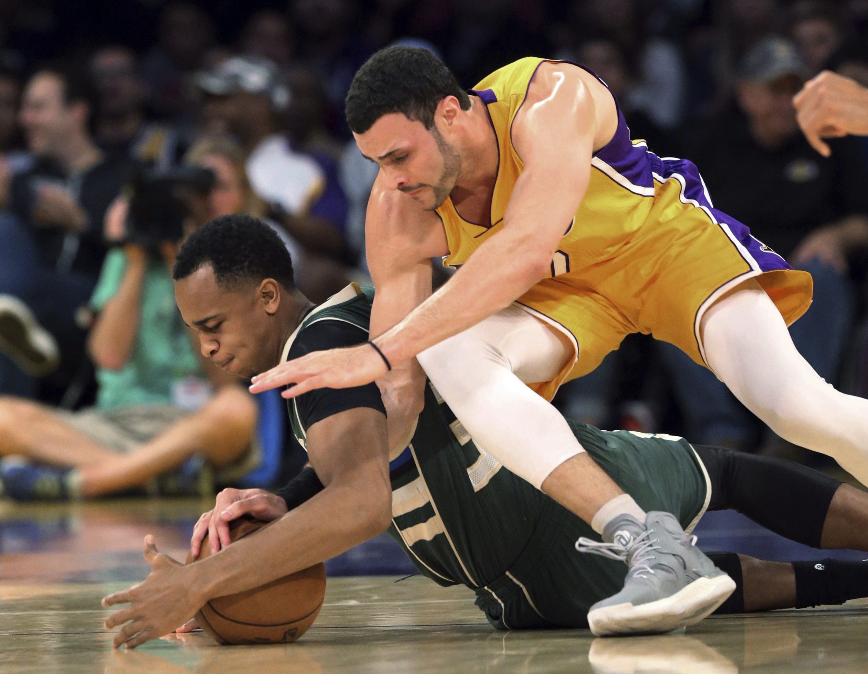 Bucks hold off Lakers 107-103 after 3 ejections for shoves