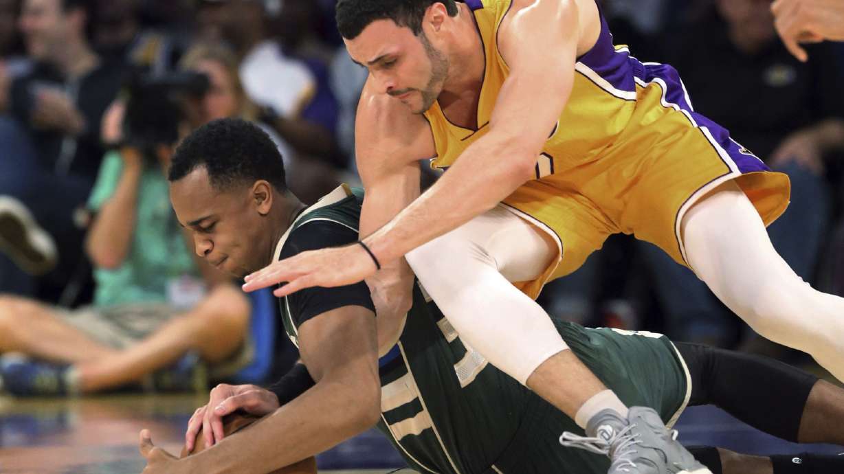Bucks hold off Lakers 107-103 after 3 ejections for shoves