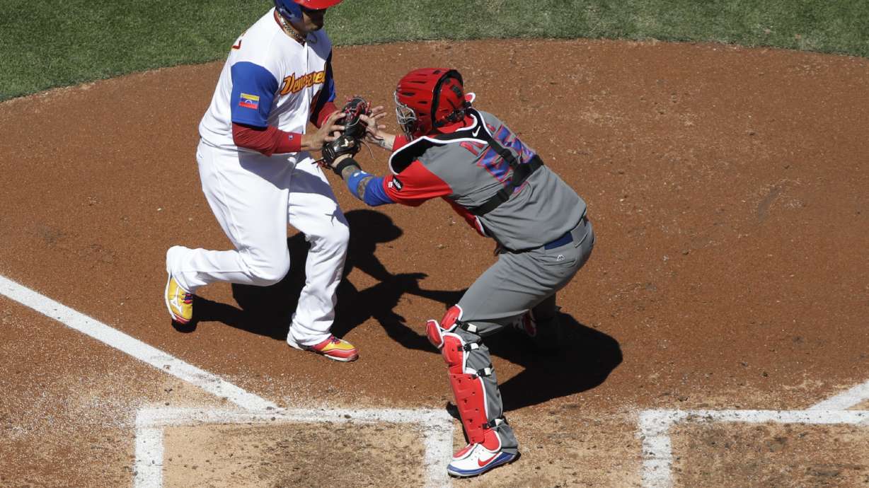 Puerto Rico wins 6th straight in WBC, routs Venezuela 13-2