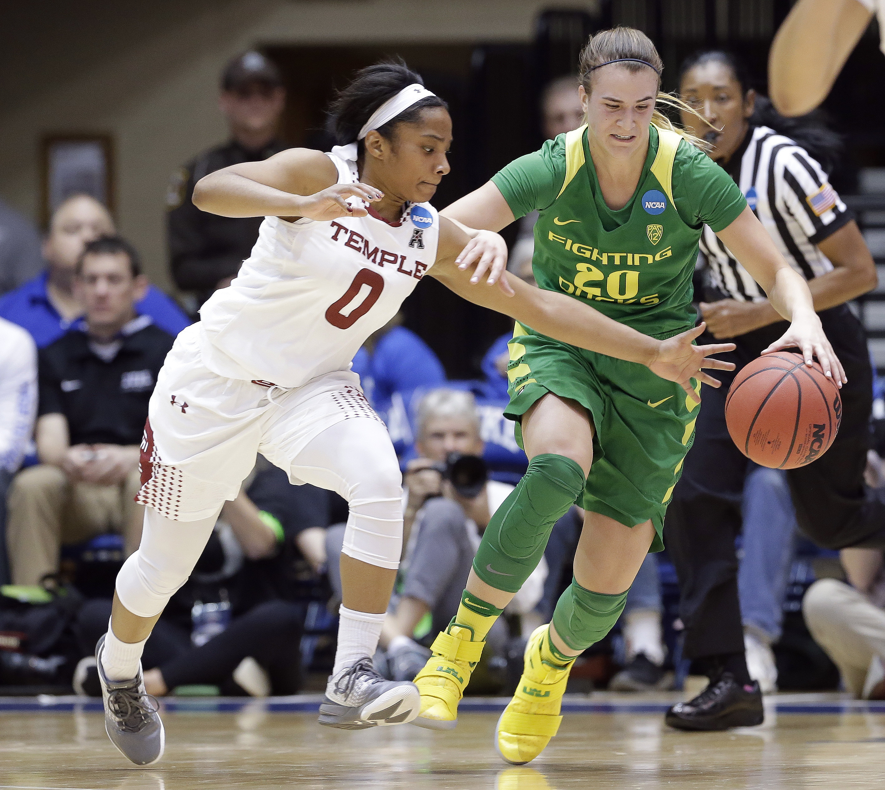 Hebard lifts Oregon past Temple 71-70 in women's 1st round