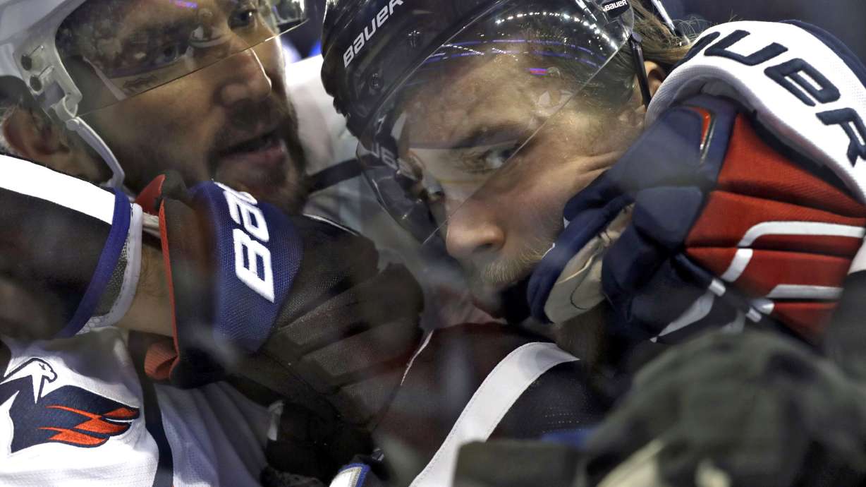 Capitals clinch playoff spot by beating Lightning 5-3
