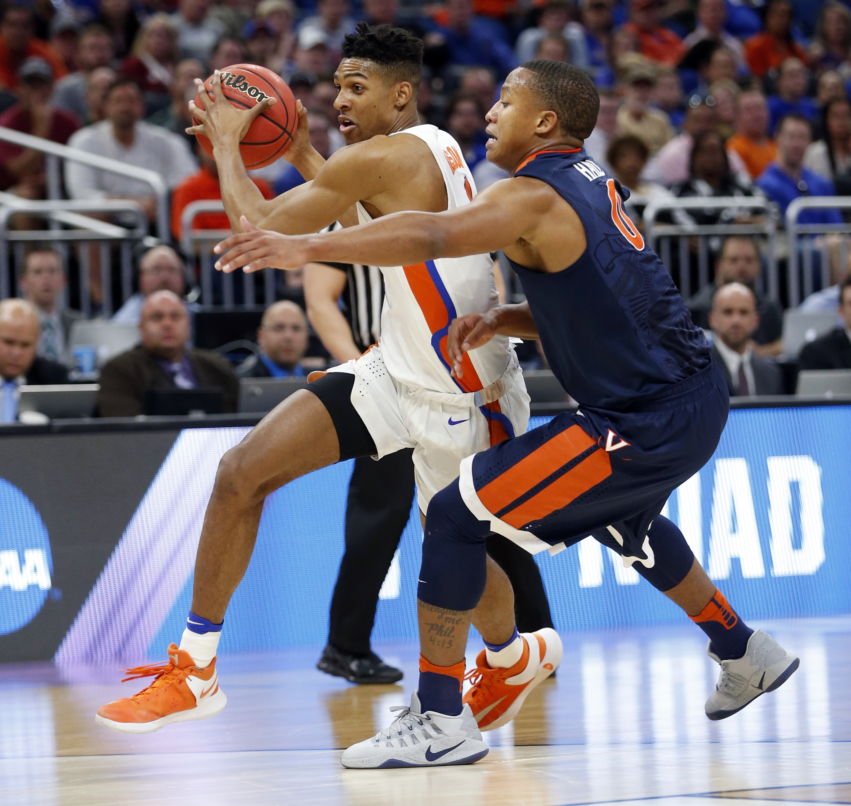 Leon, Robinson shine, Florida routs Virginia 65-39 in NCAAs