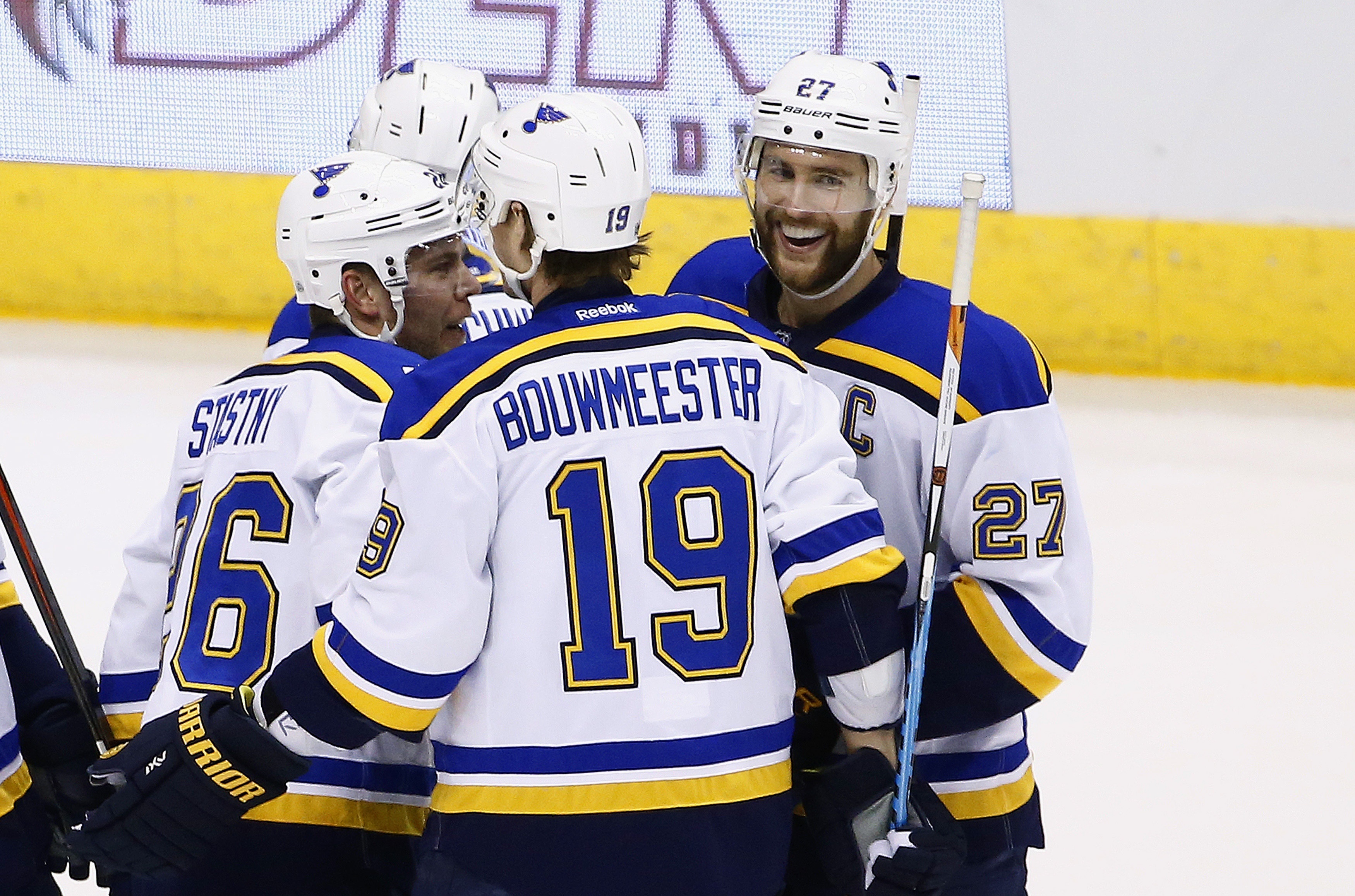 Allen stops 31 shots, Blues shut out Coyotes 3-0