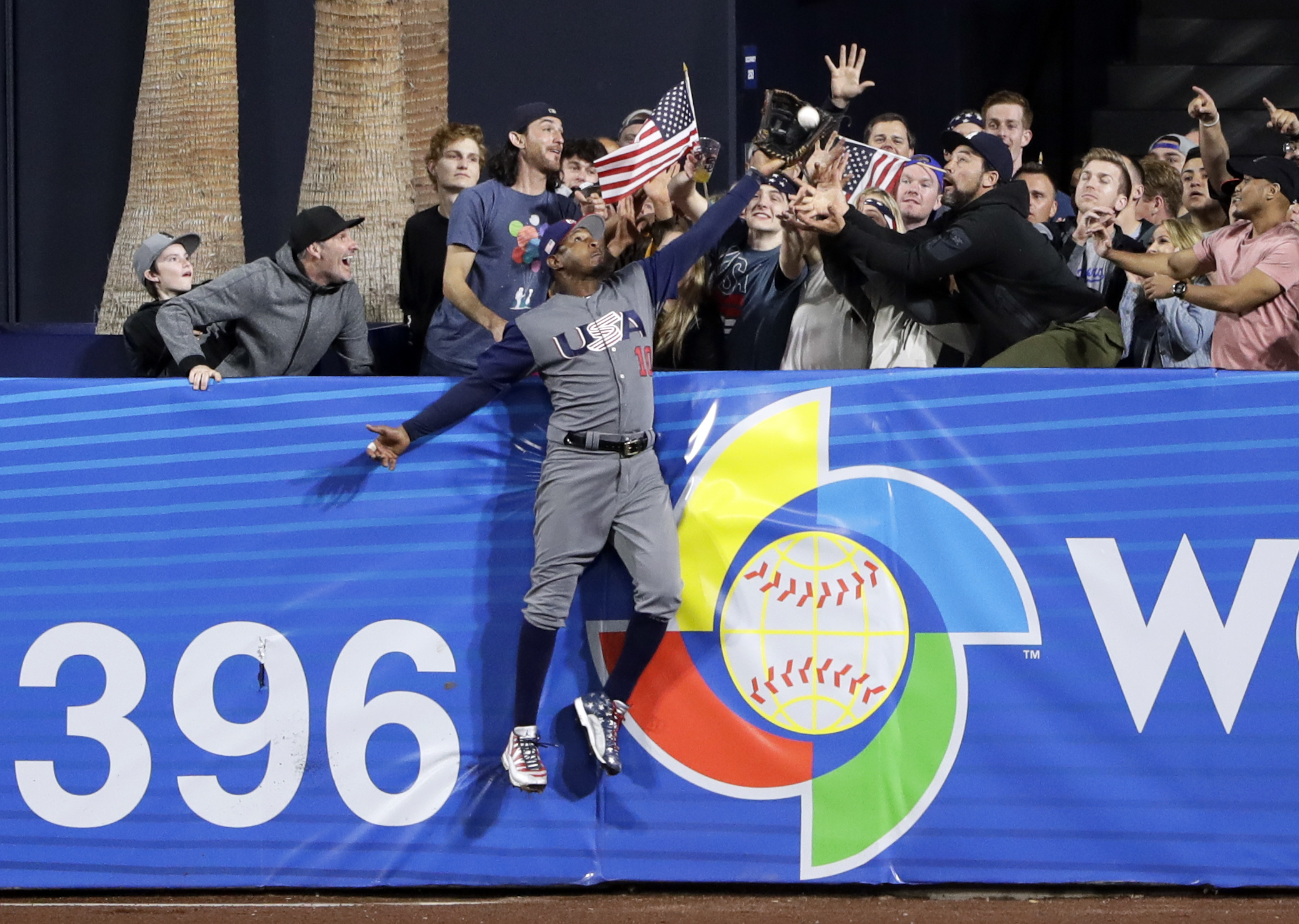 Stanton's homer, Jones' leap carry US into WBC semifinals