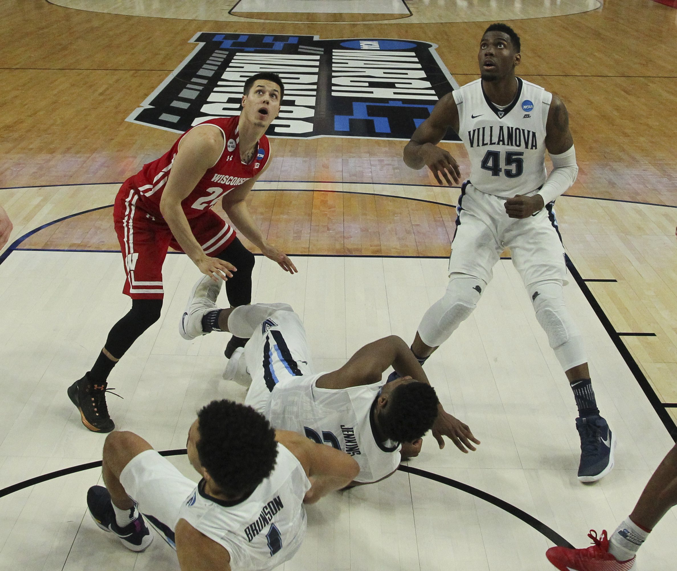 No Repeat: Villanova fails down stretch while carrying crown