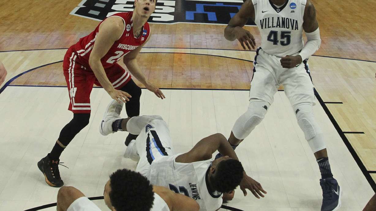 No Repeat: Villanova fails down stretch while carrying crown