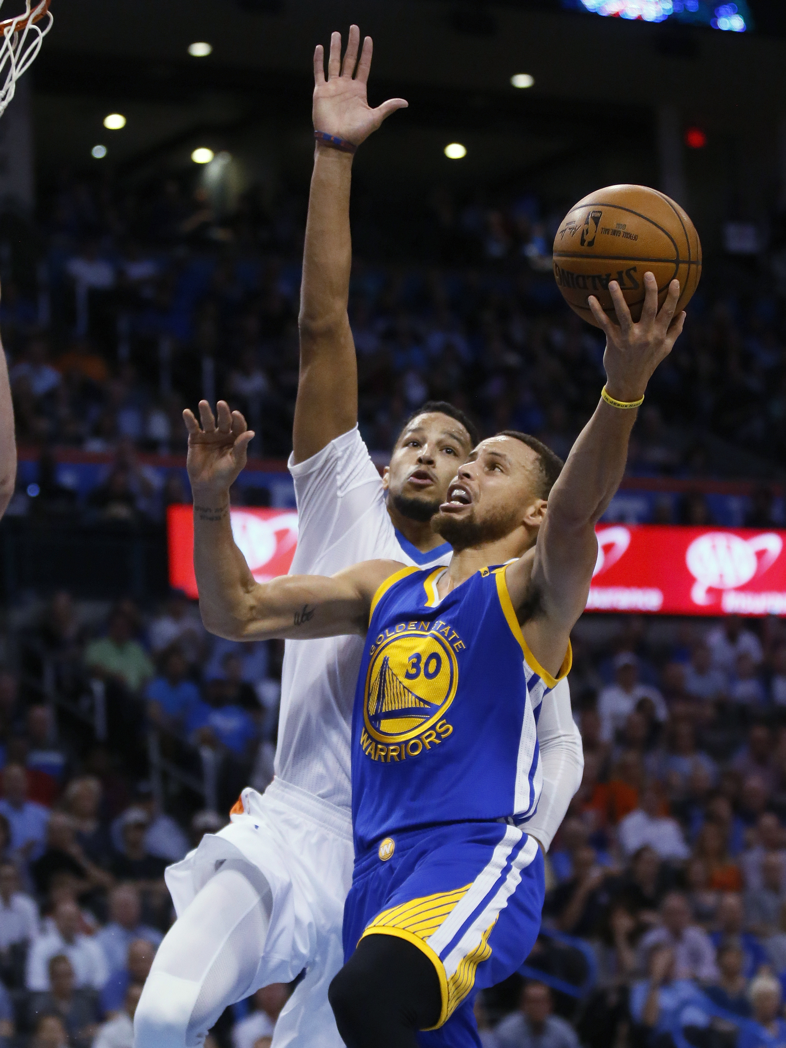Warriors' Stephen Curry involved in skirmish with Thunder