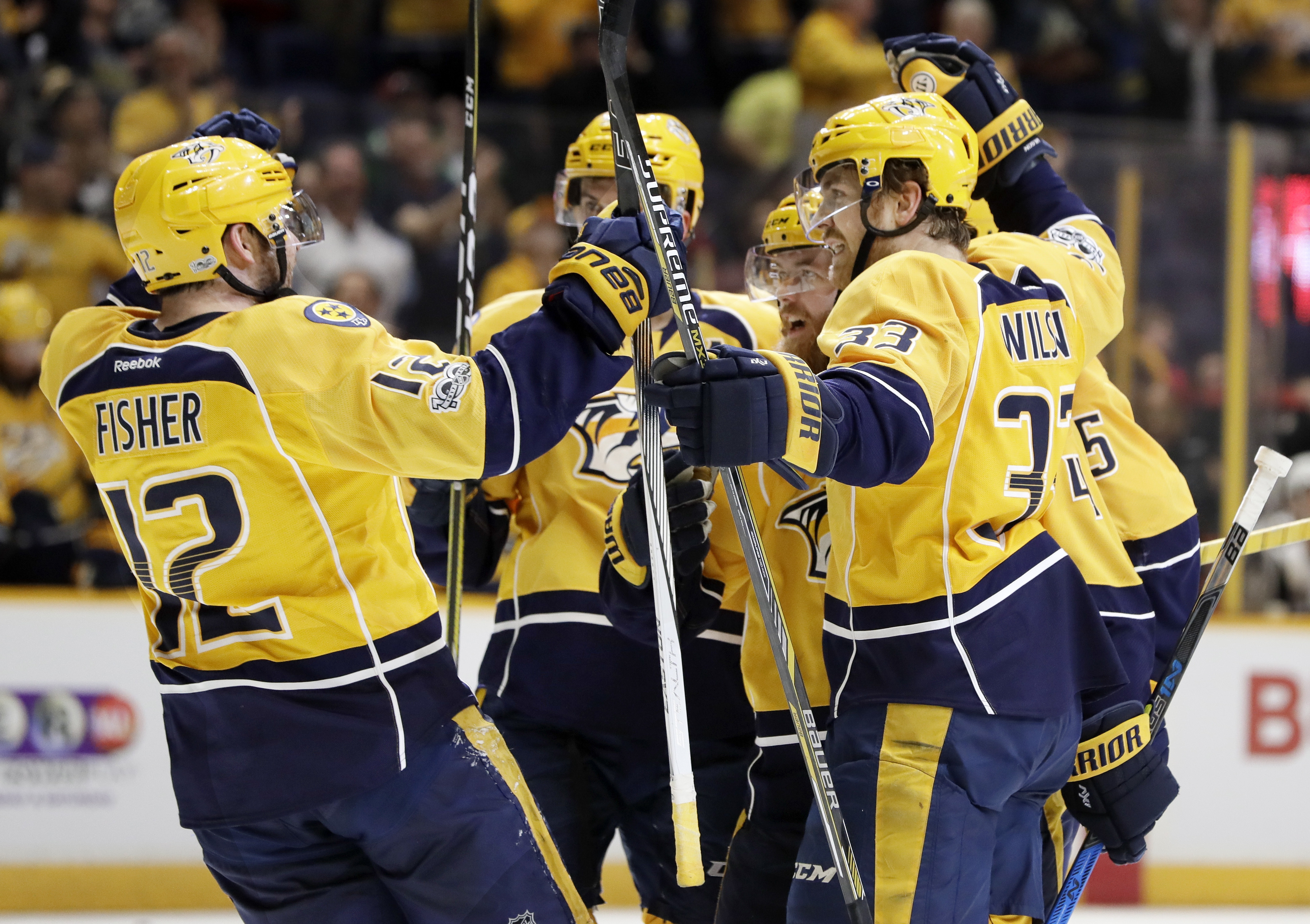 Ellis scores twice to lead Predators past Coyotes 3-1