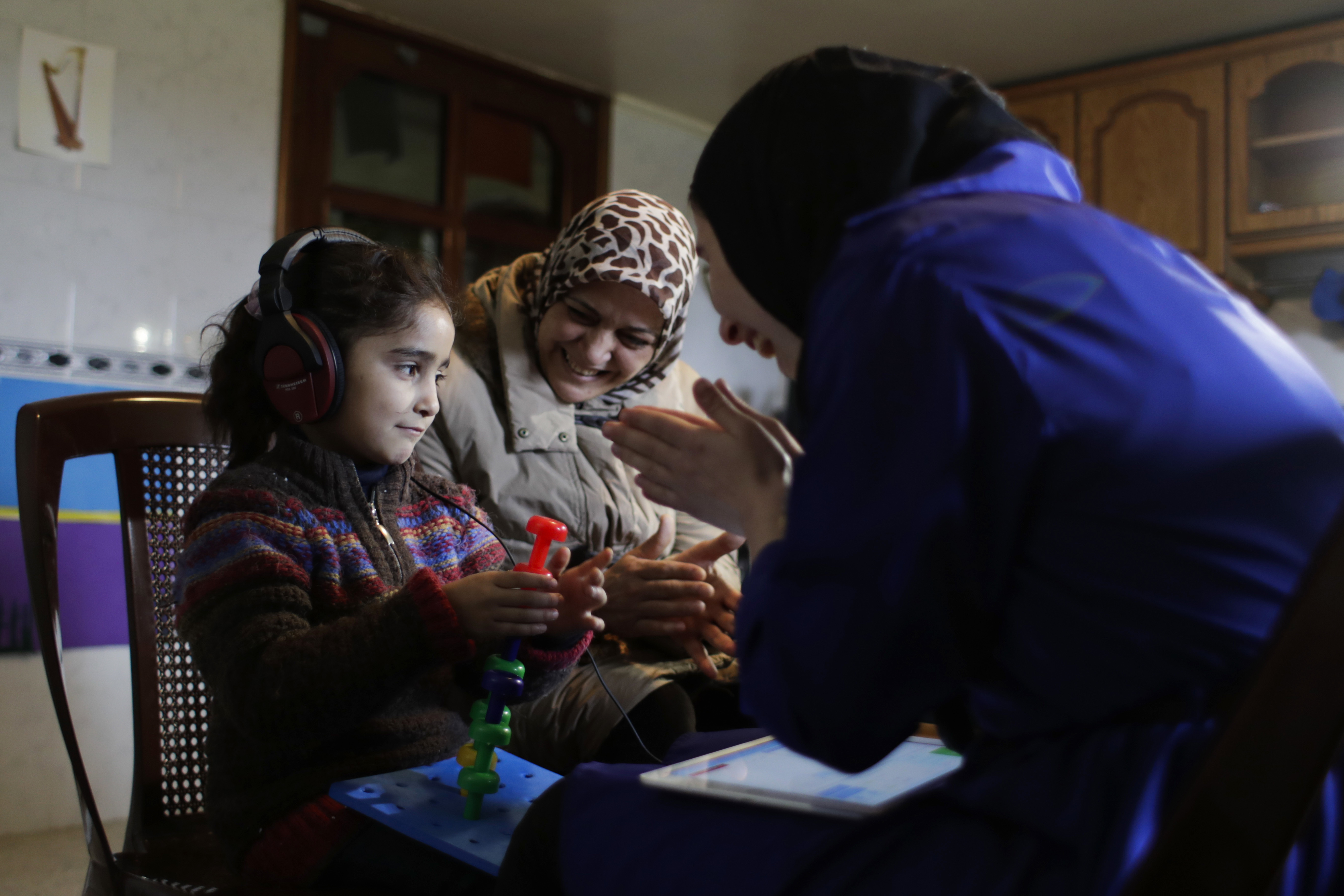 Chicago-based group brings smiles to deaf Syrian children