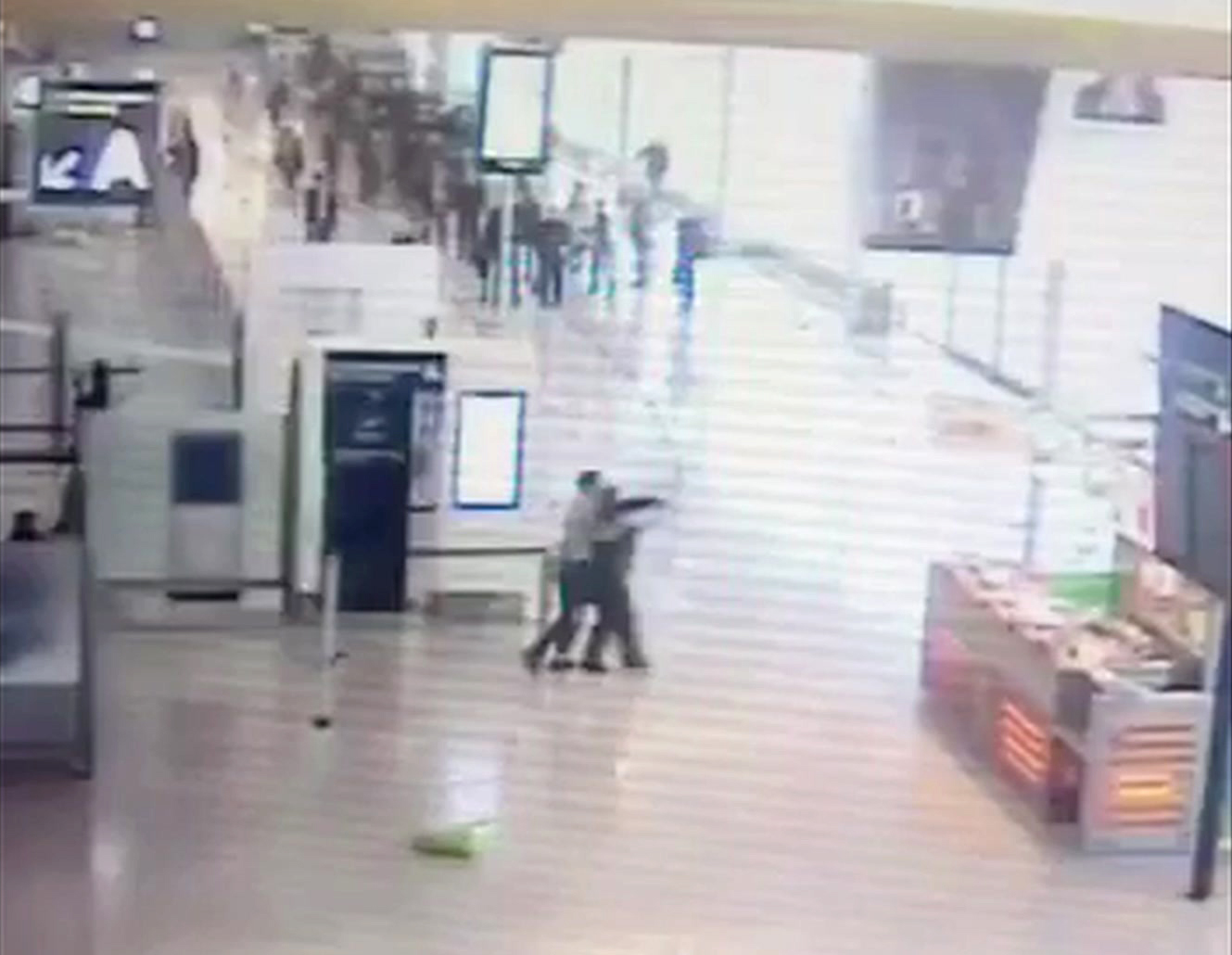 2 detained for possible weapon link in Paris airport attack