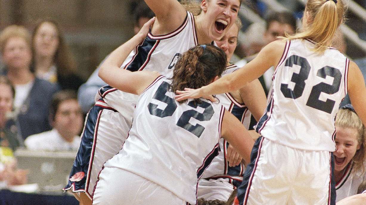 Auriemma, UConn haven't lost consecutive games in 24 years