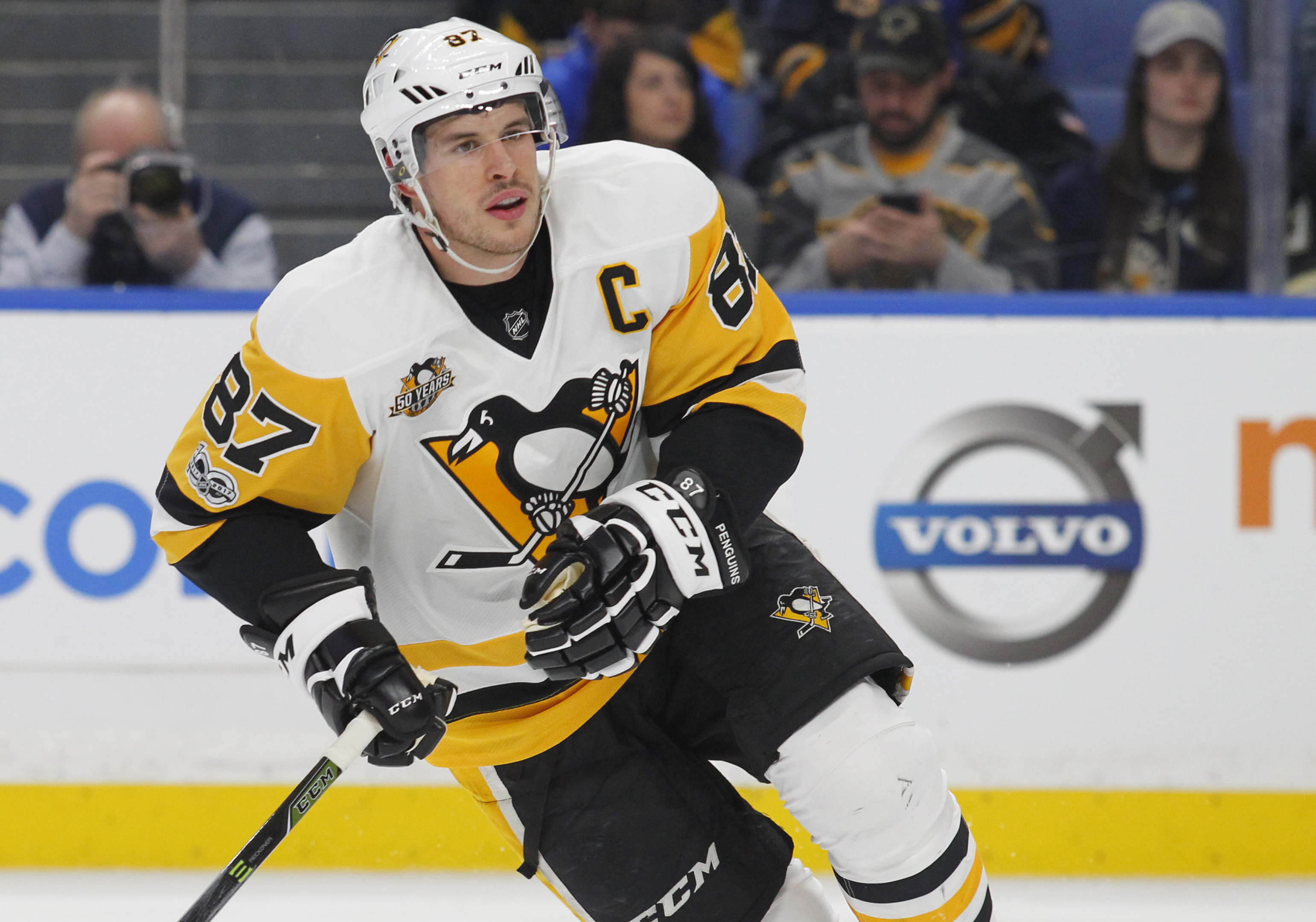 Crosby loses teeth, Penguins clinch playoff berth vs Sabres