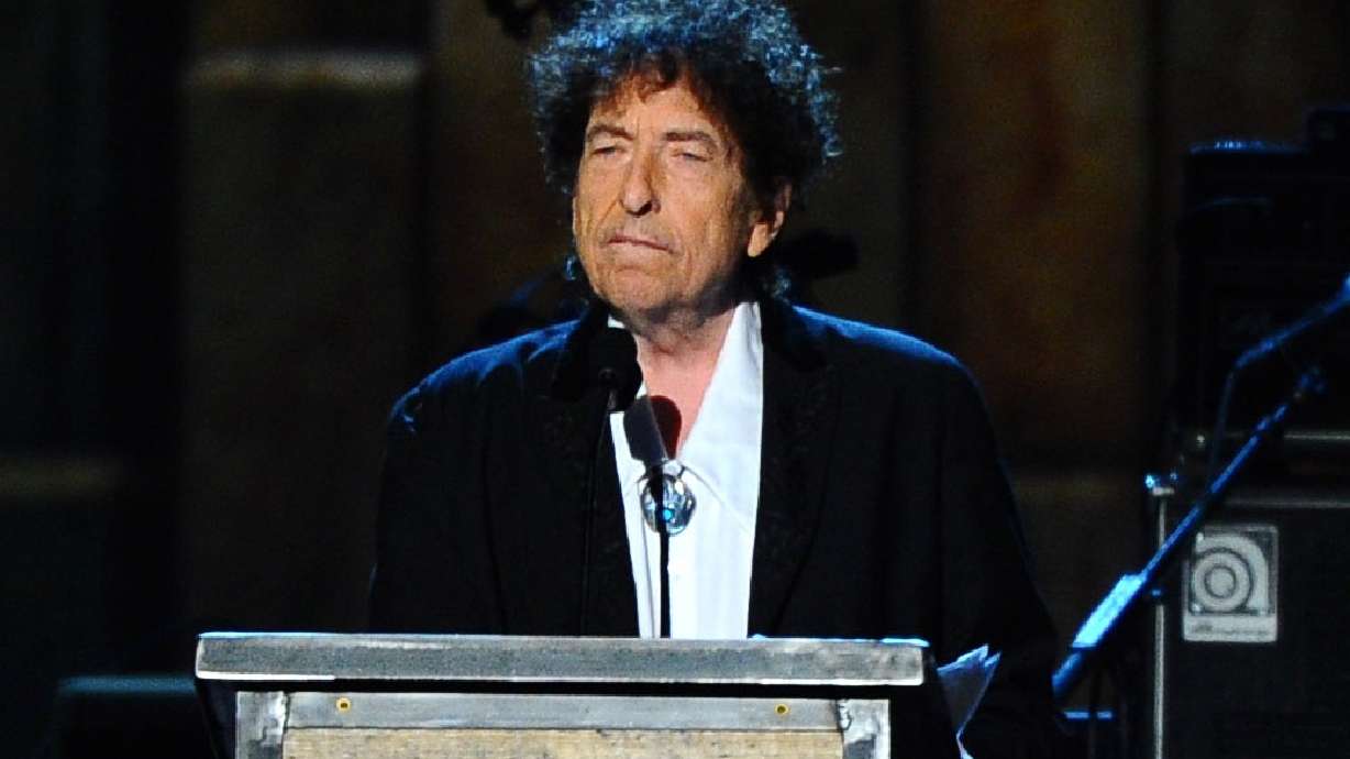 Dylan gives rare interview, talks Sinatra, Elvis