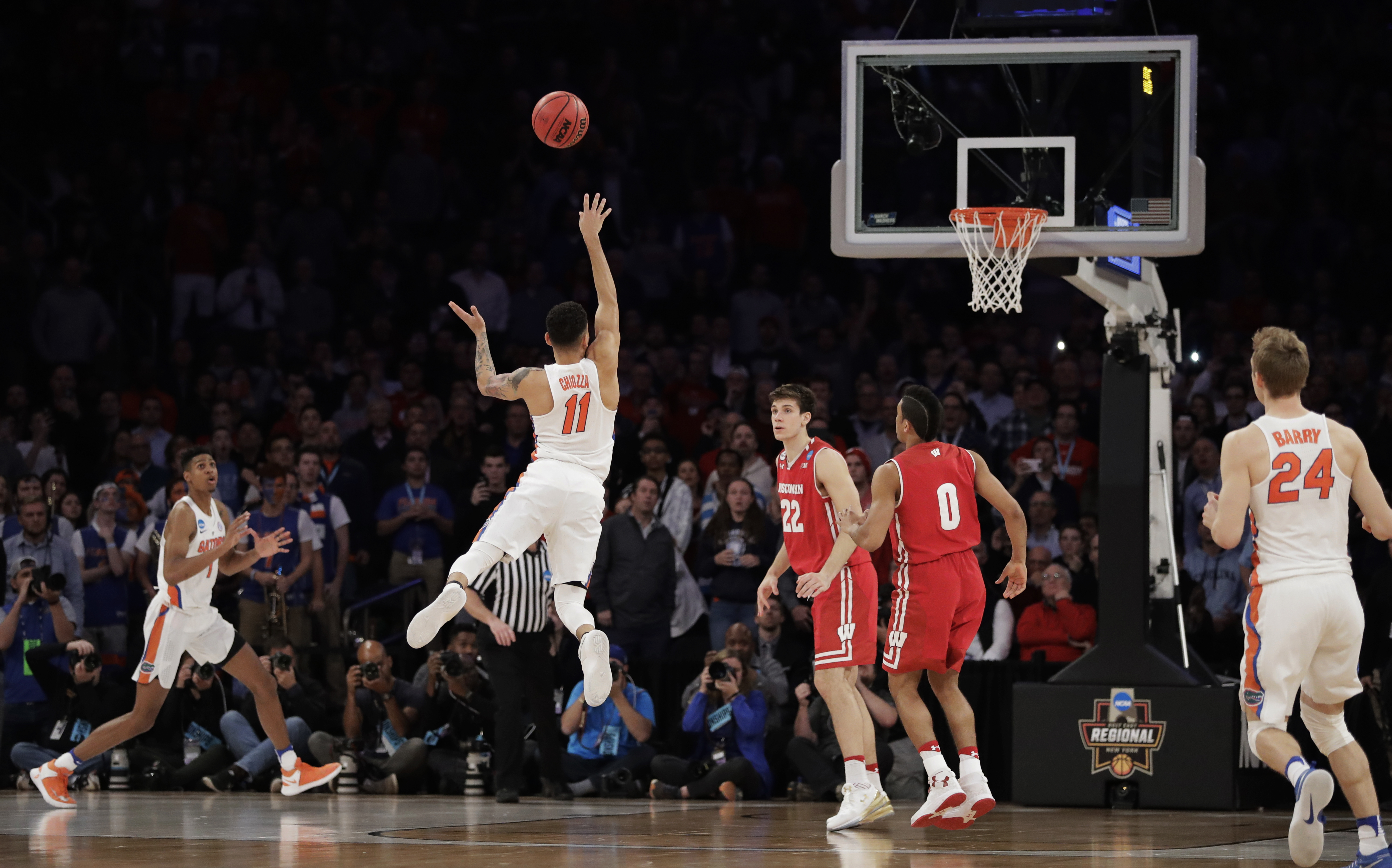 Elite! Chiozza hits 3 at OT buzzer, Gators beat Wisconsin